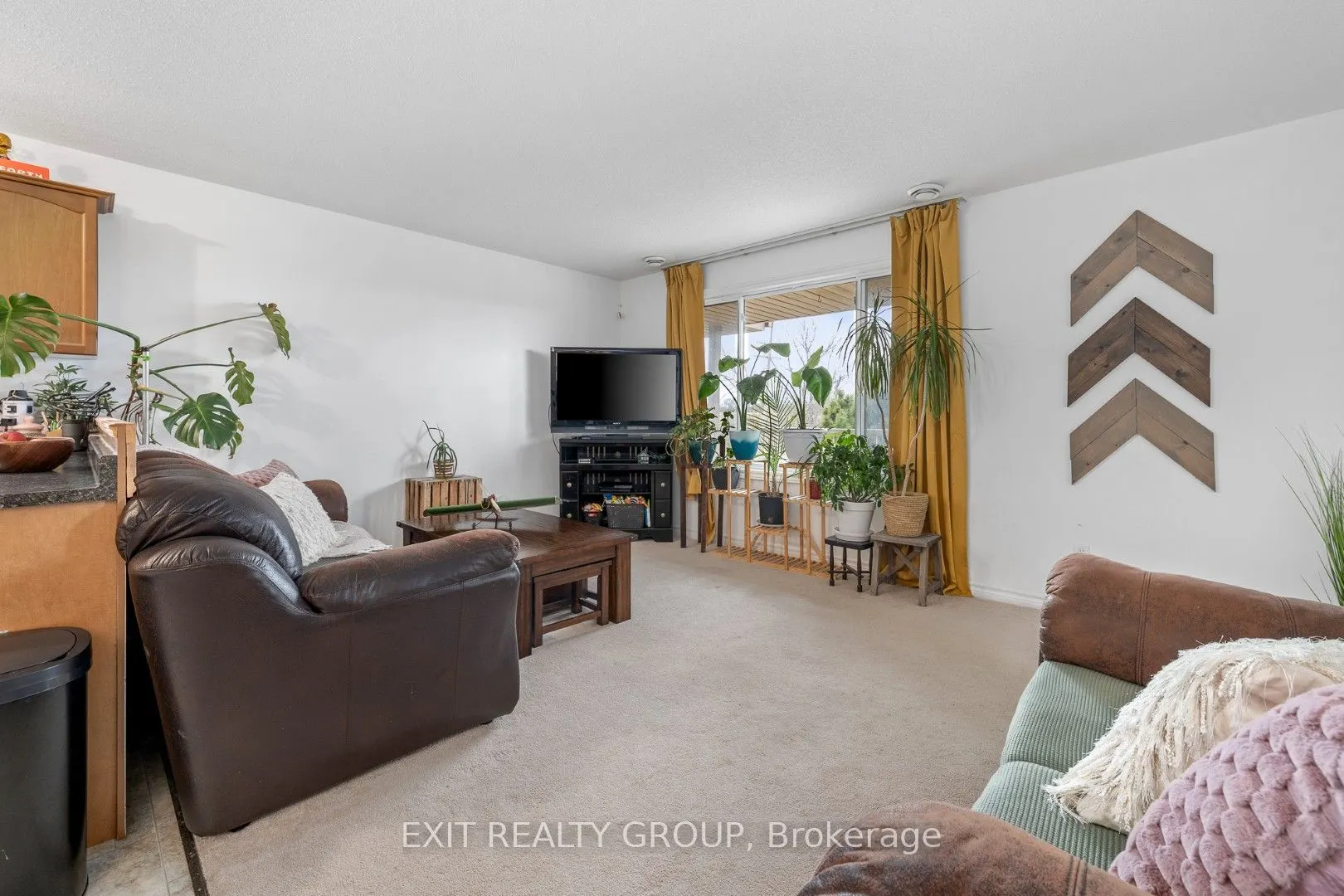 37 Lakebreeze Court, #B3