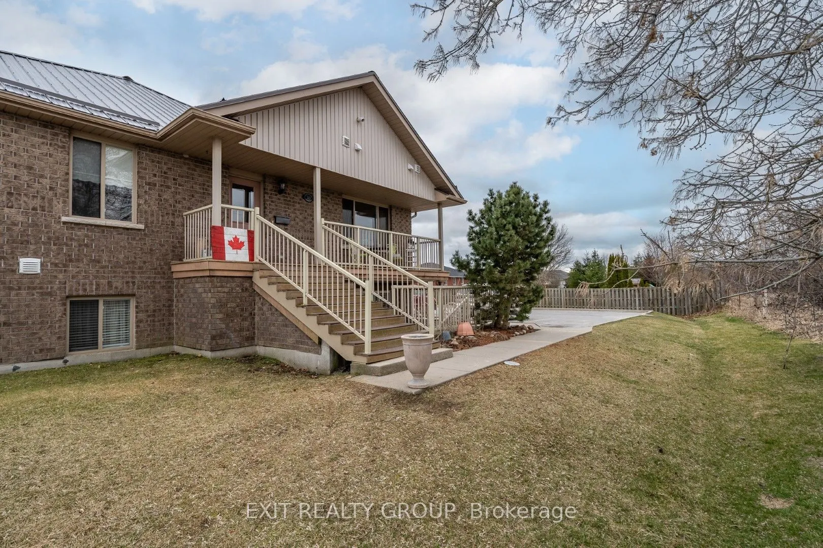 37 Lakebreeze Court, #B3