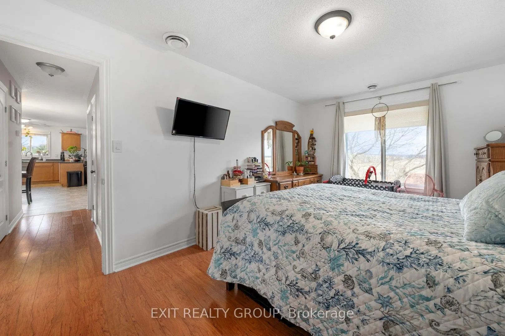 37 Lakebreeze Court, #B3