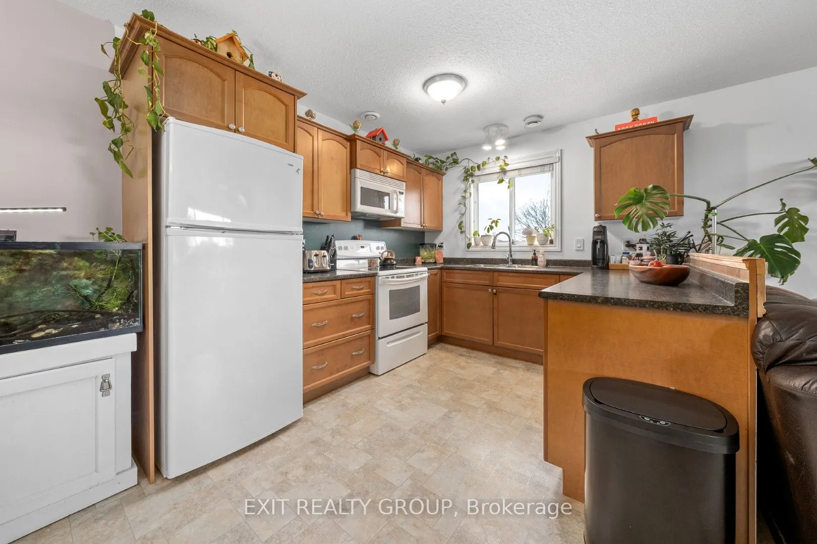 37 Lakebreeze Court, #B3