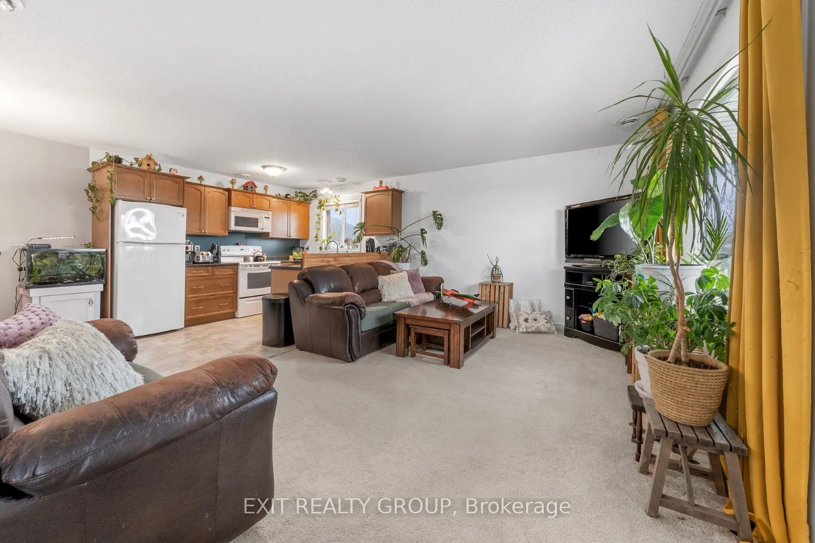 37 Lakebreeze Court, #B3