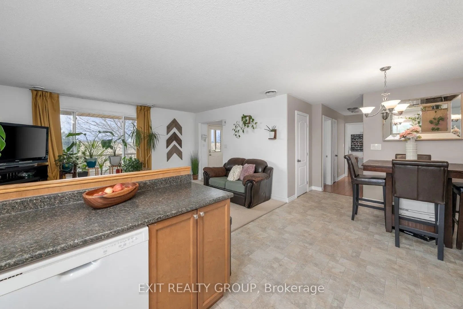 37 Lakebreeze Court, #B3