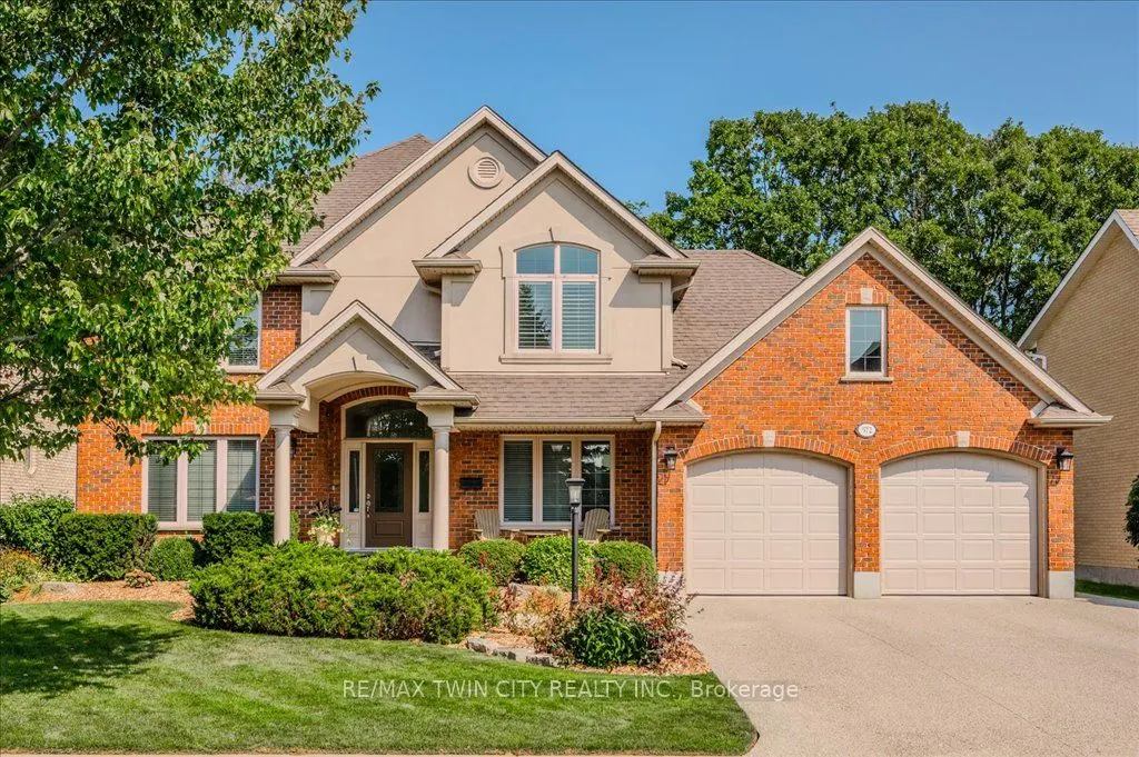 572 Falconridge Crescent