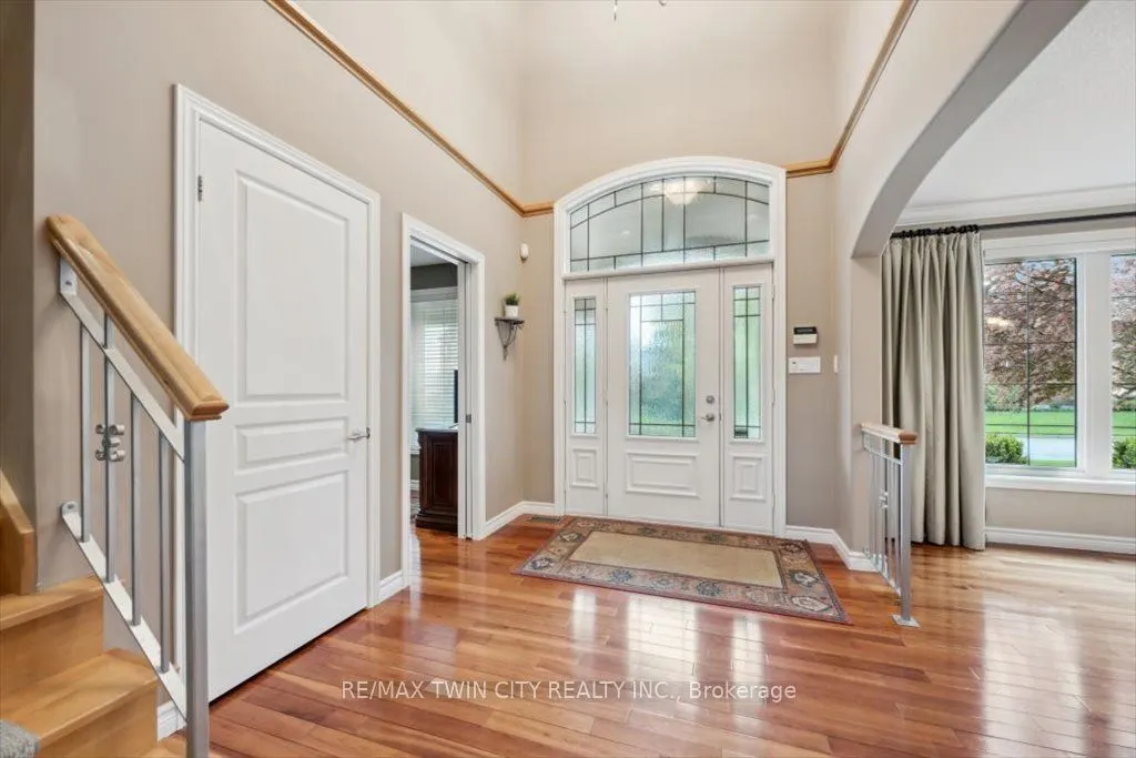 572 Falconridge Crescent