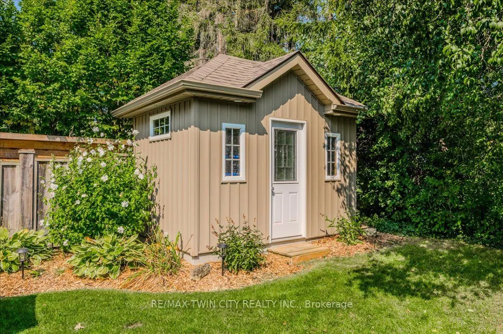 572 Falconridge Crescent