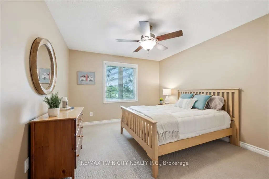 572 Falconridge Crescent