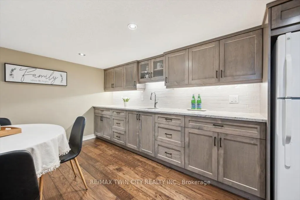 572 Falconridge Crescent