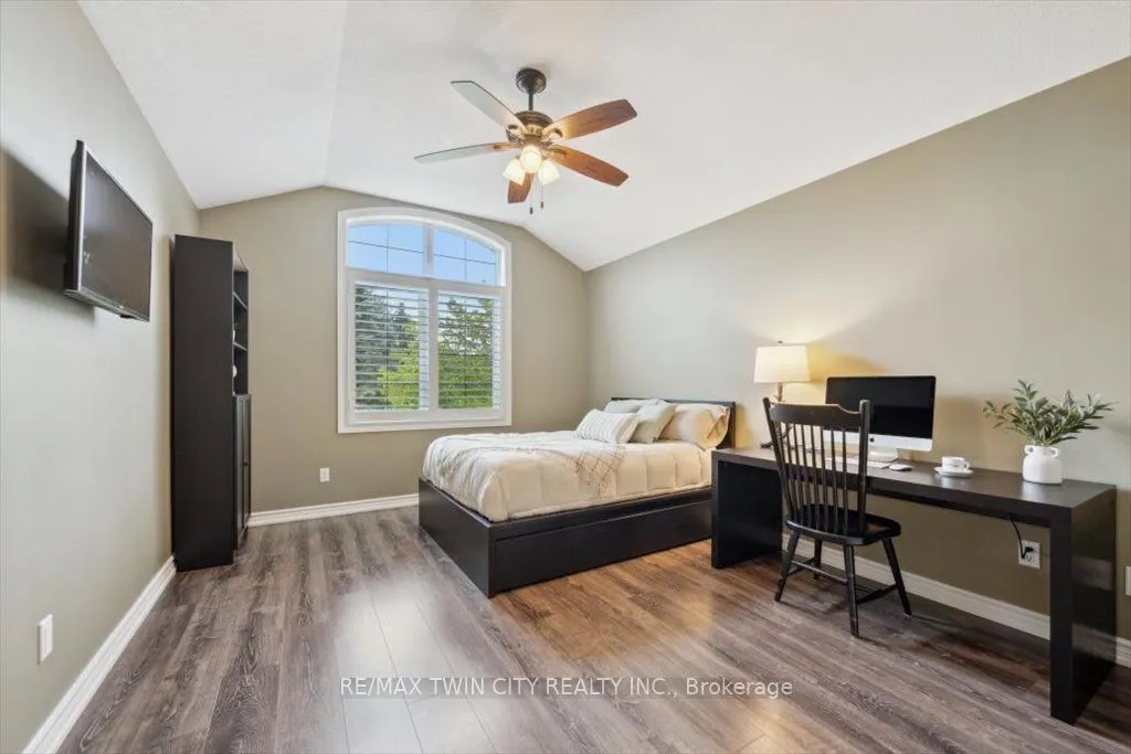 572 Falconridge Crescent