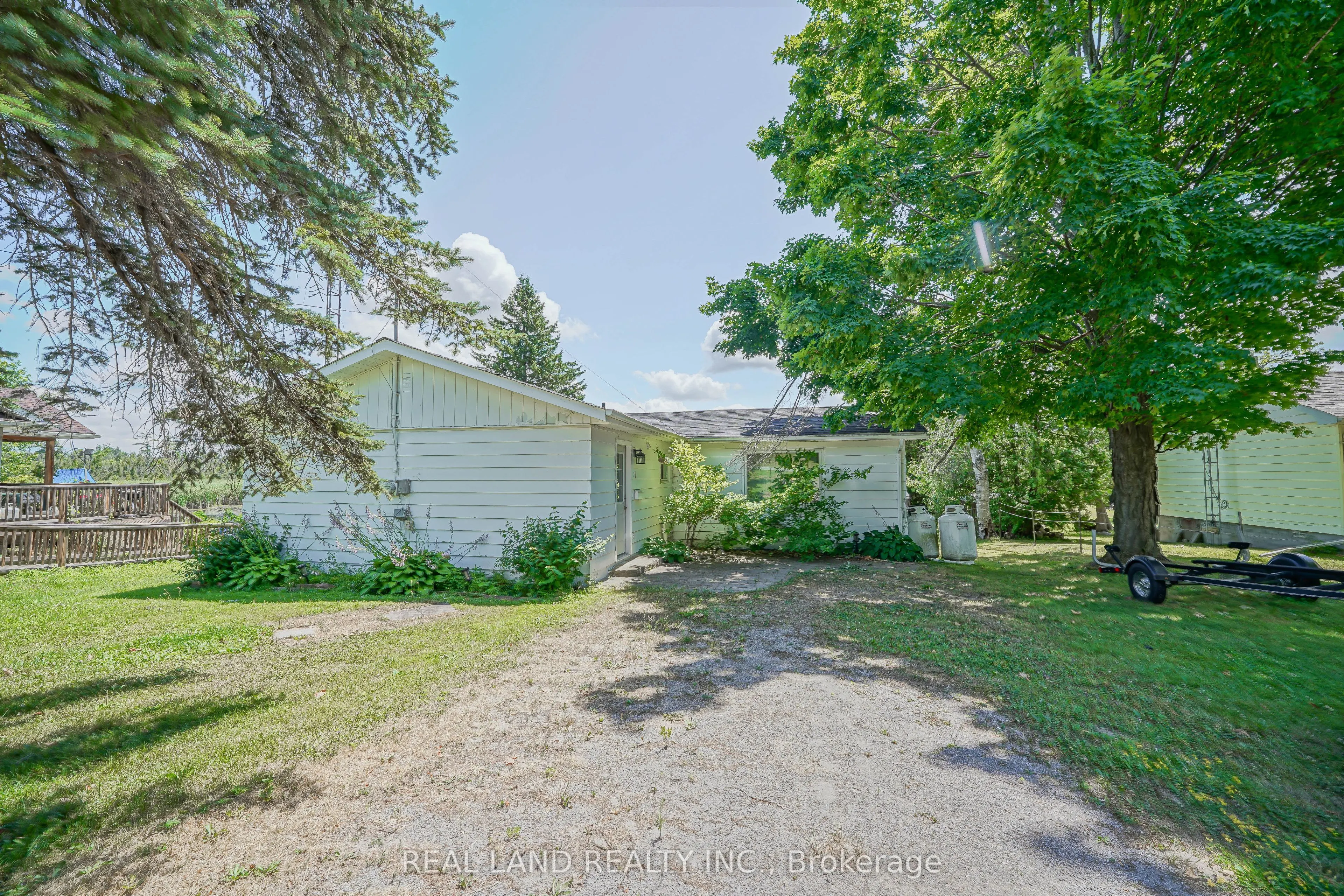 21 Marilyn Crescent