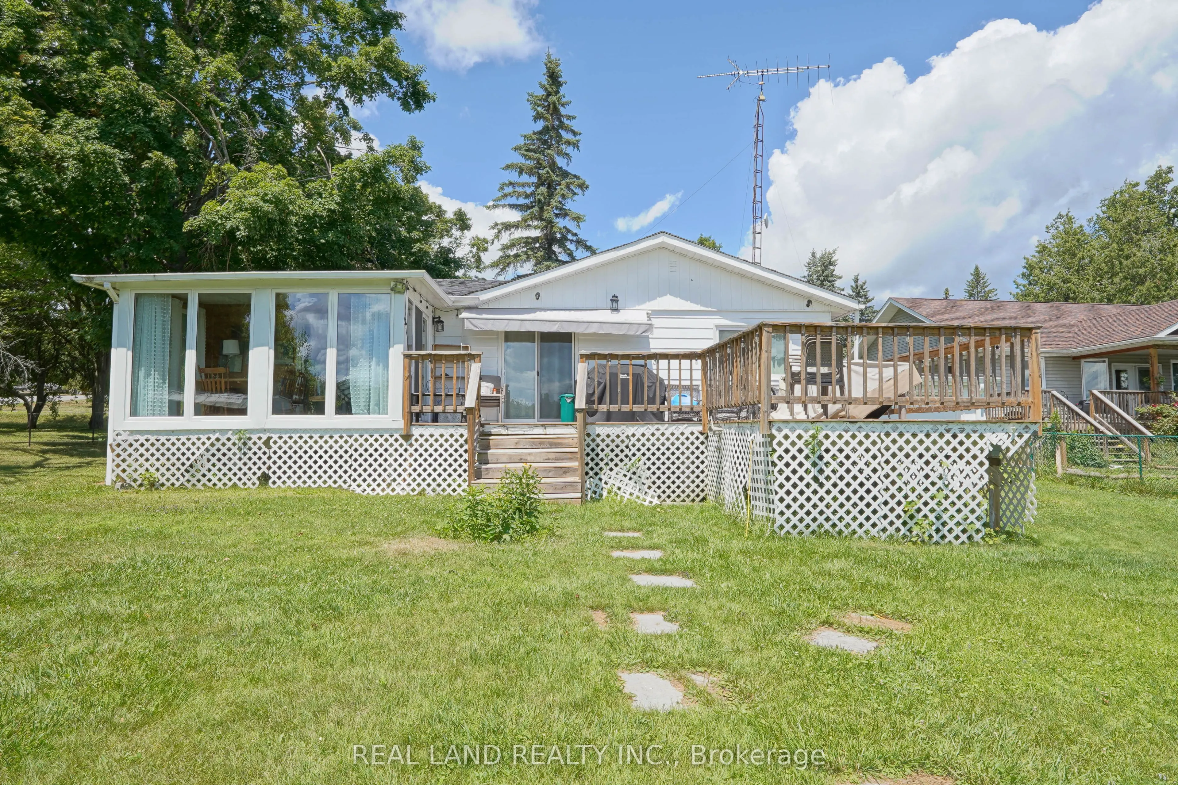 21 Marilyn Crescent