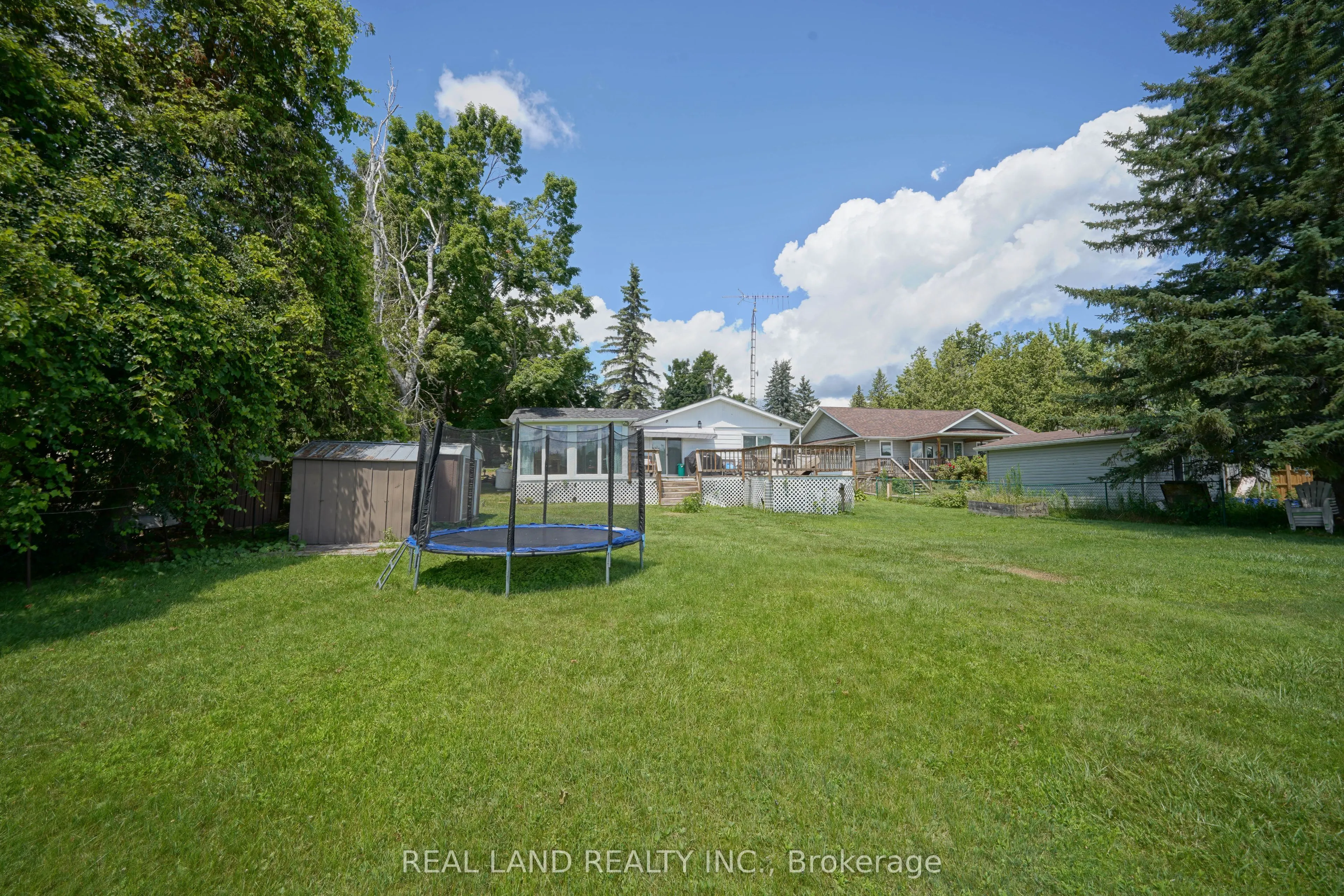 21 Marilyn Crescent