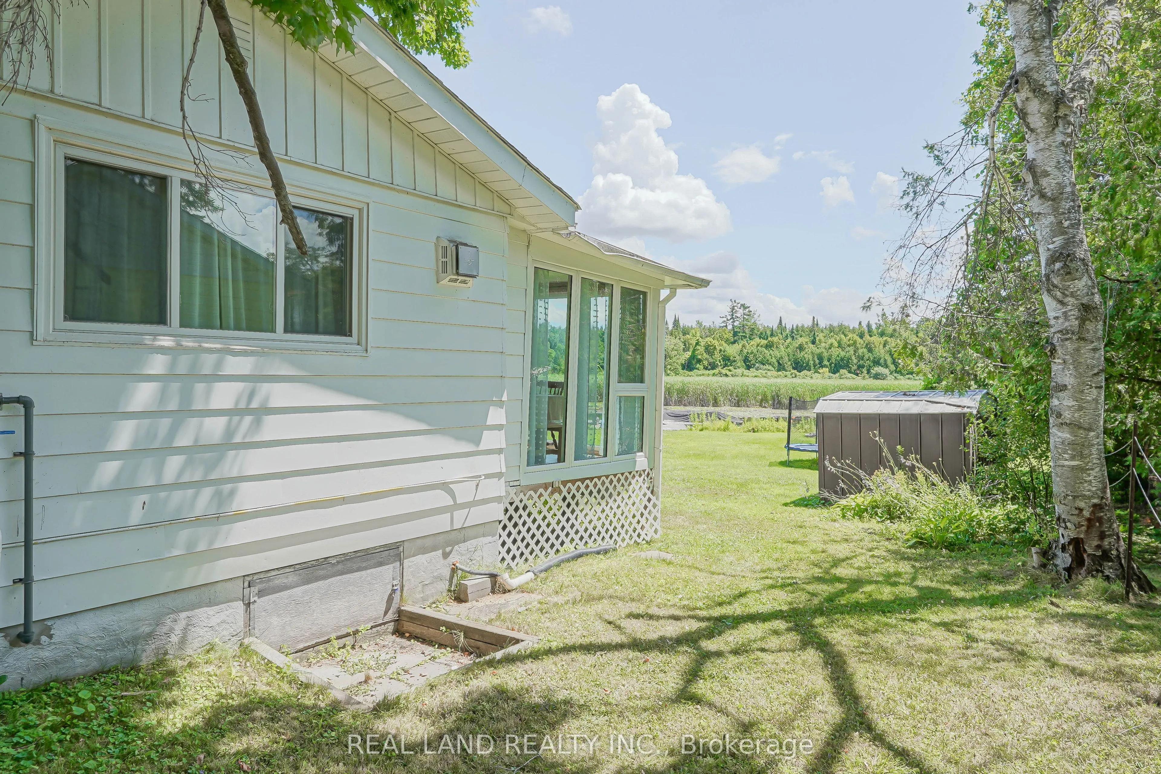 21 Marilyn Crescent