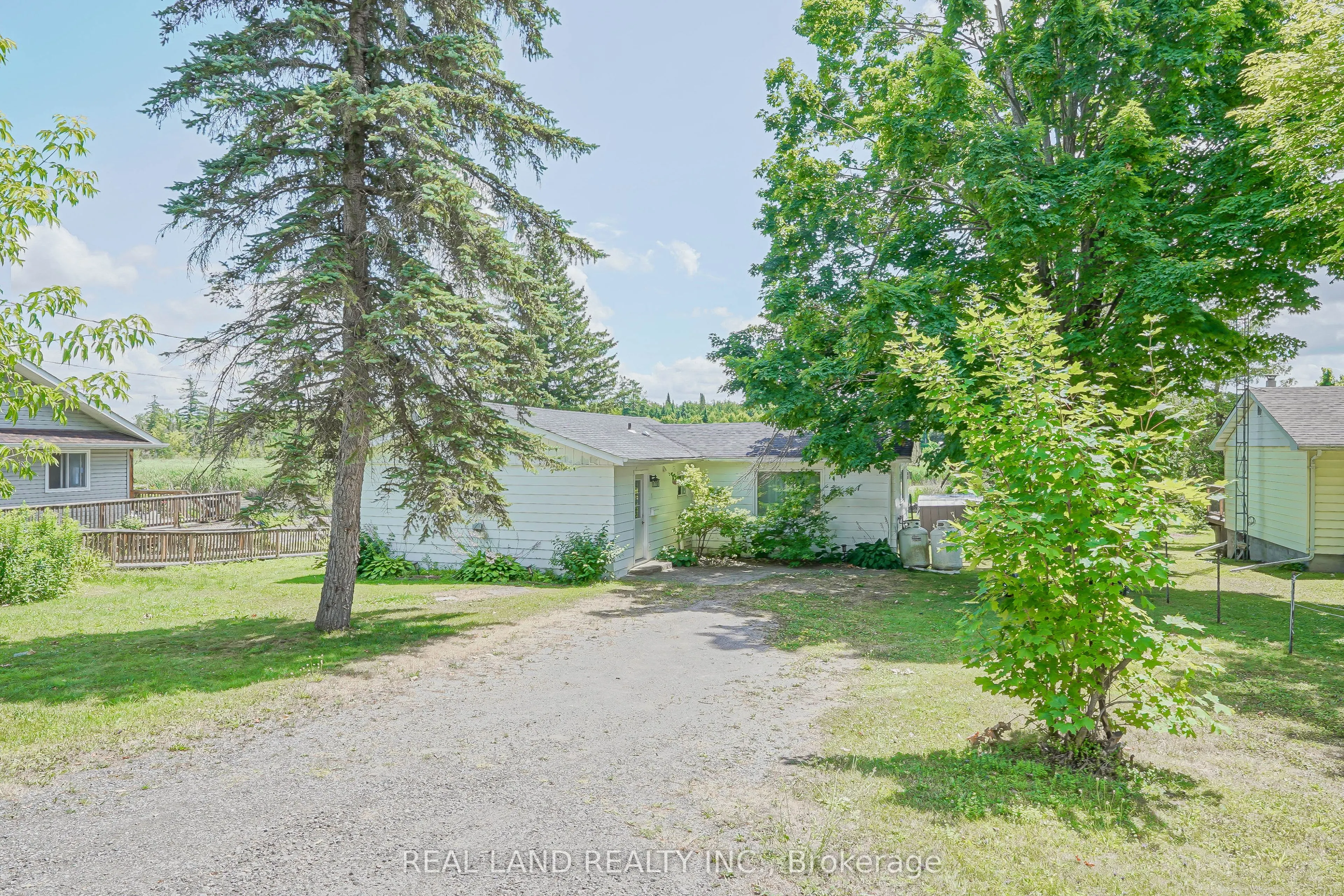 21 Marilyn Crescent