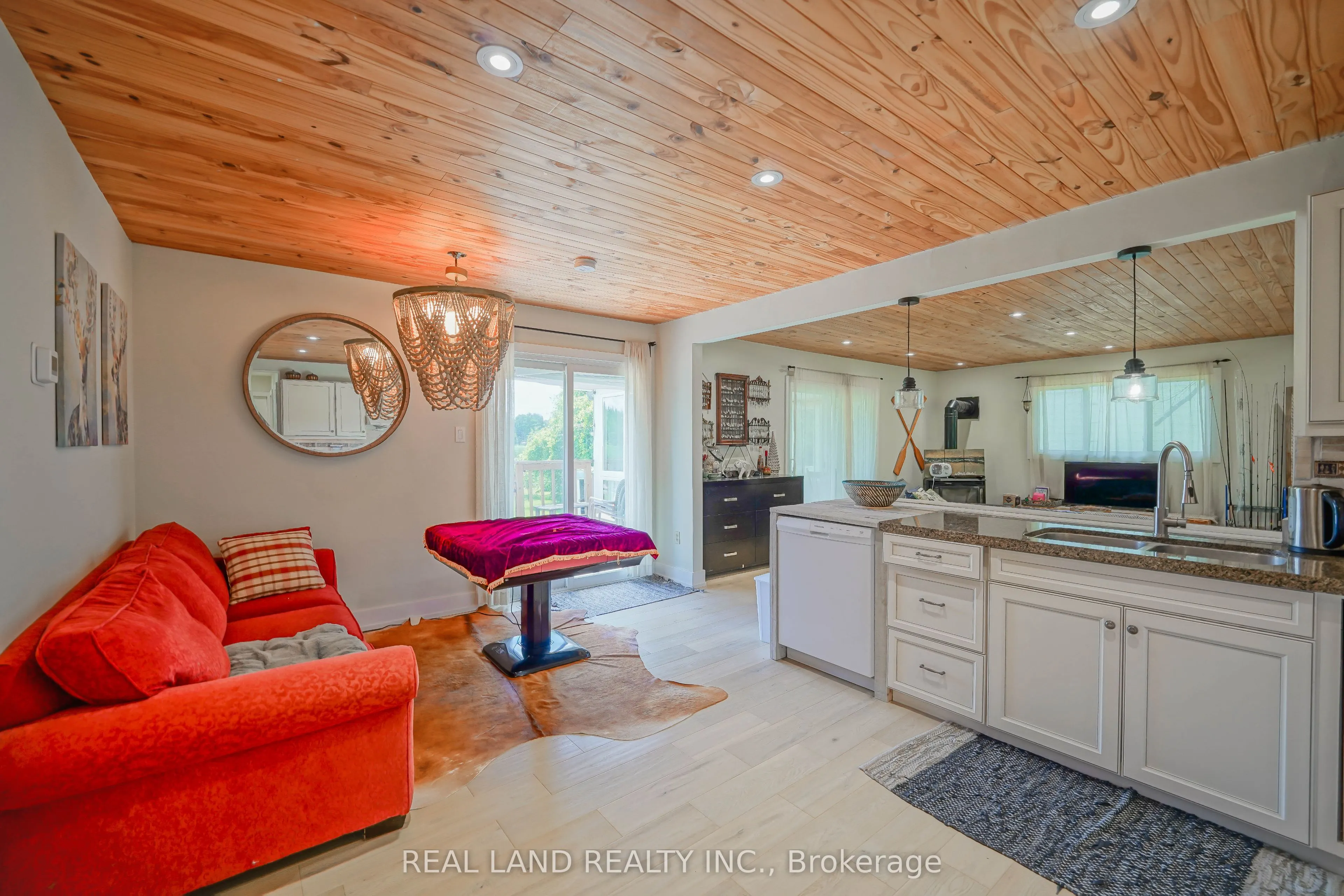 21 Marilyn Crescent