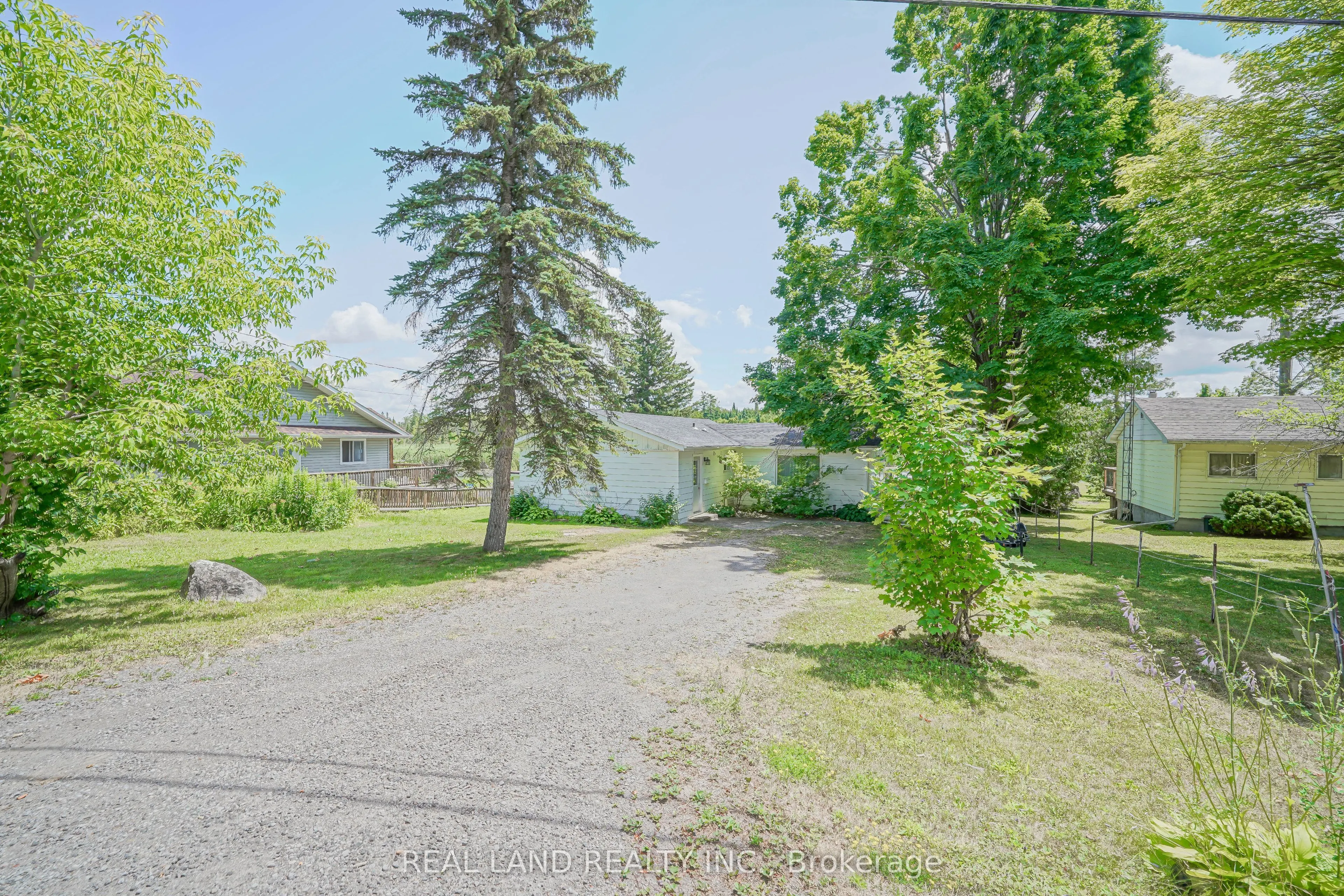 21 Marilyn Crescent