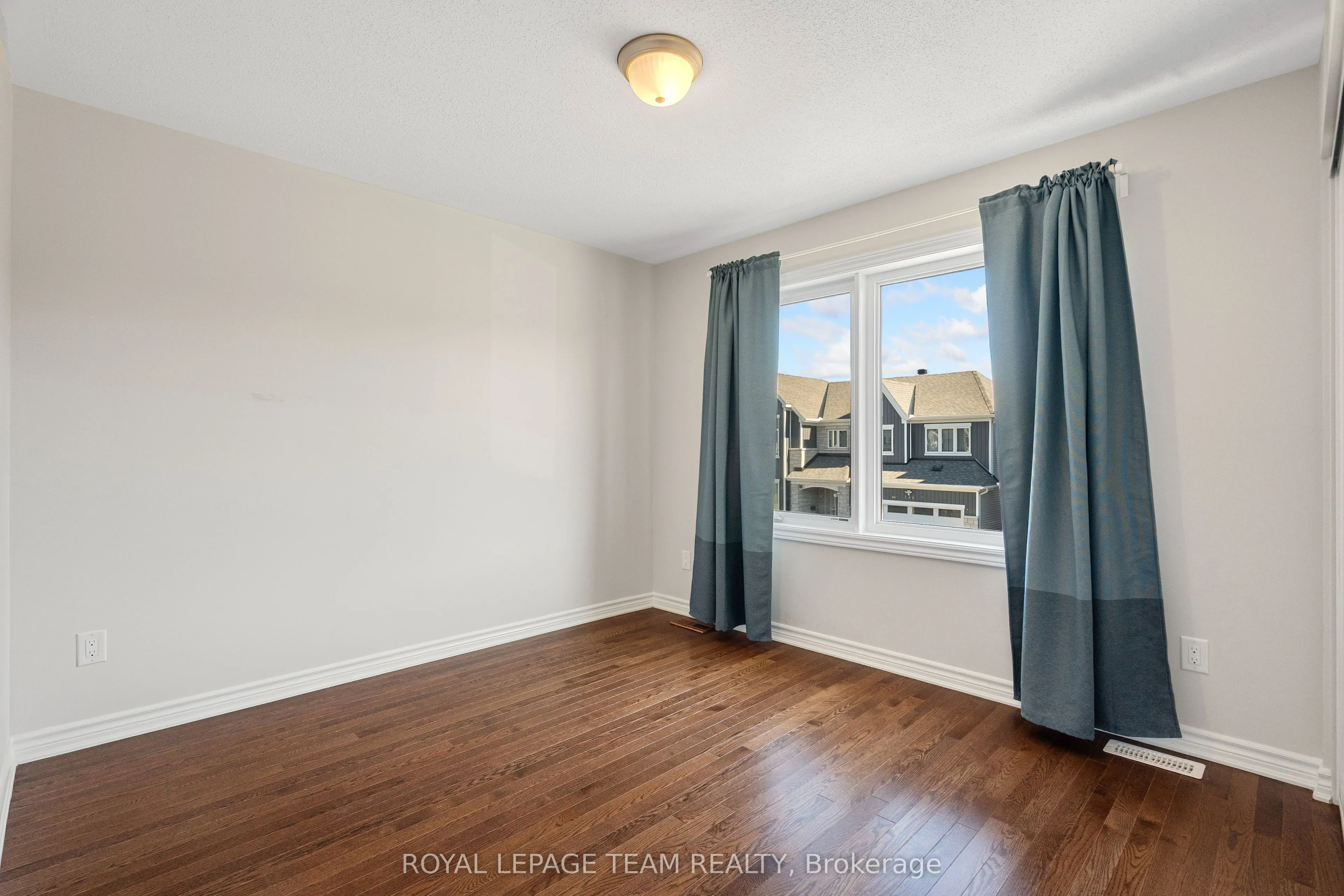 743 VENNECY Terrace