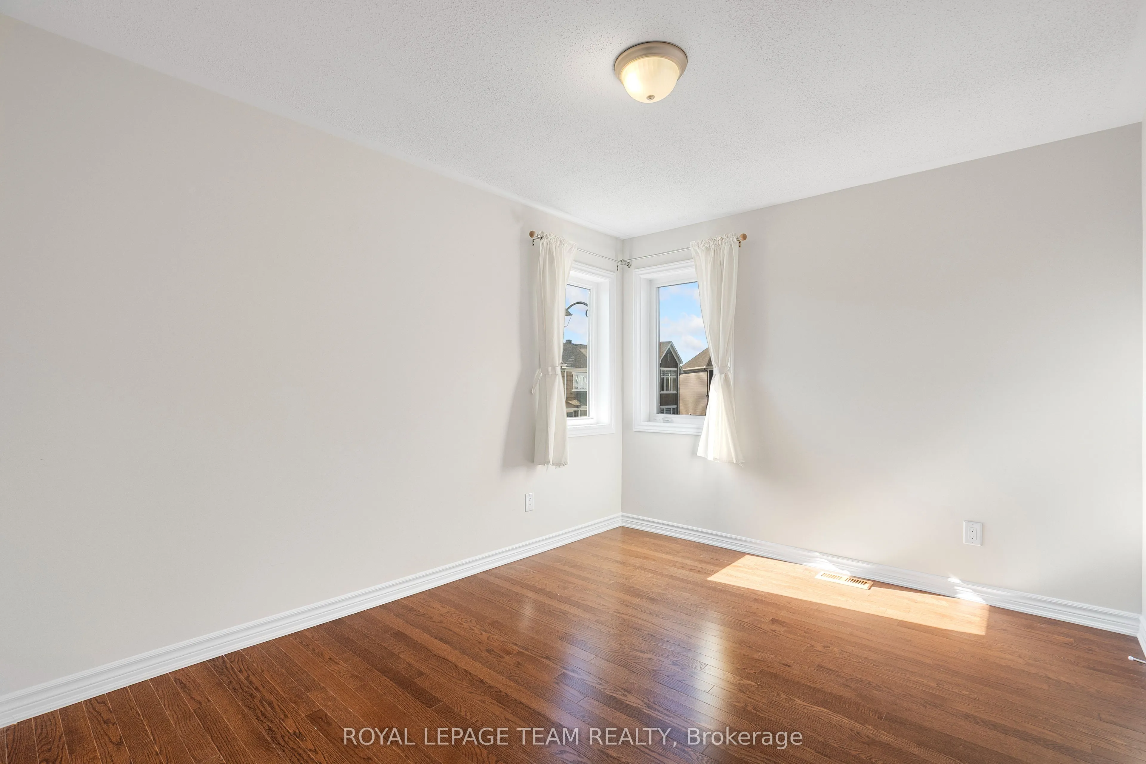 743 VENNECY Terrace