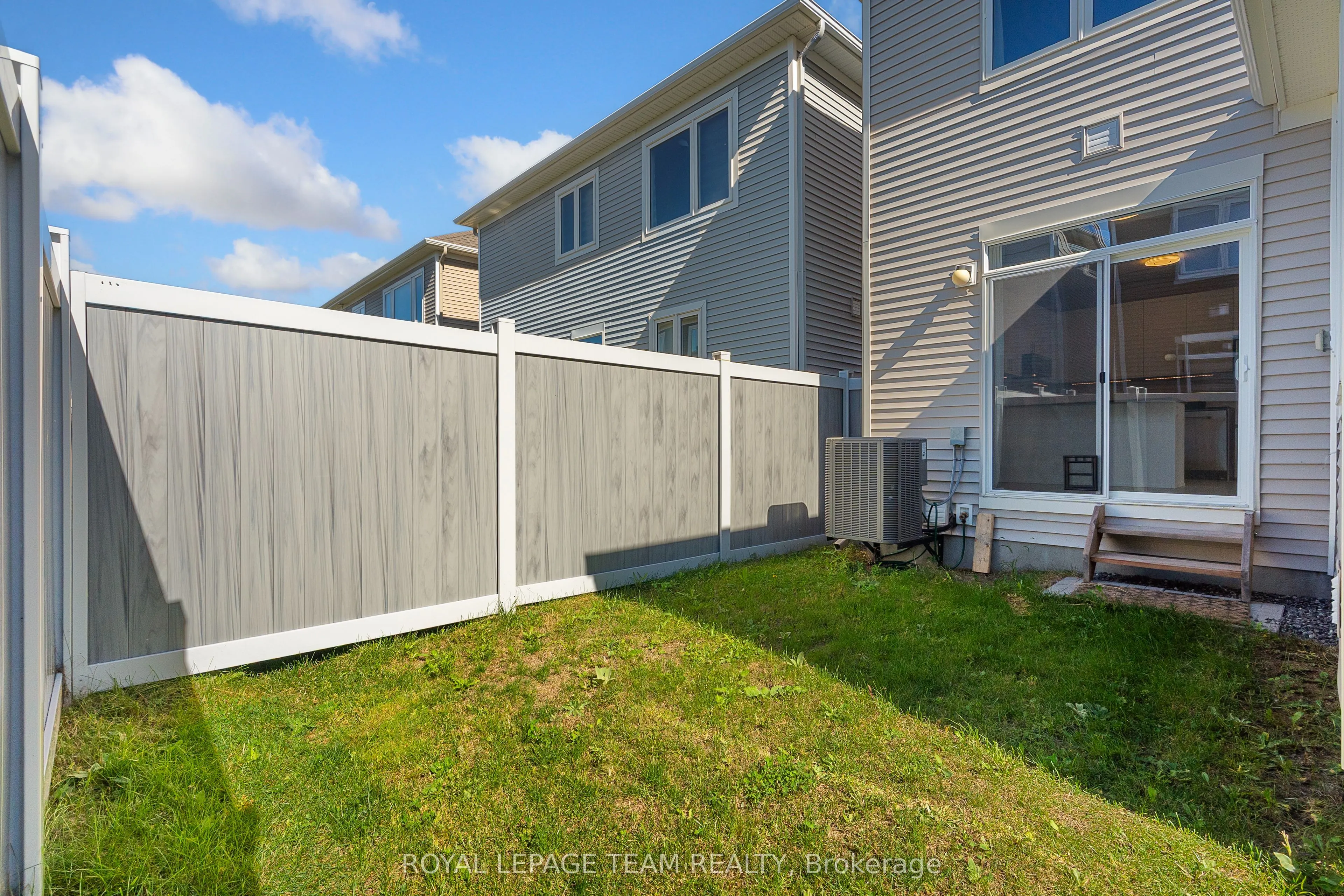 743 VENNECY Terrace