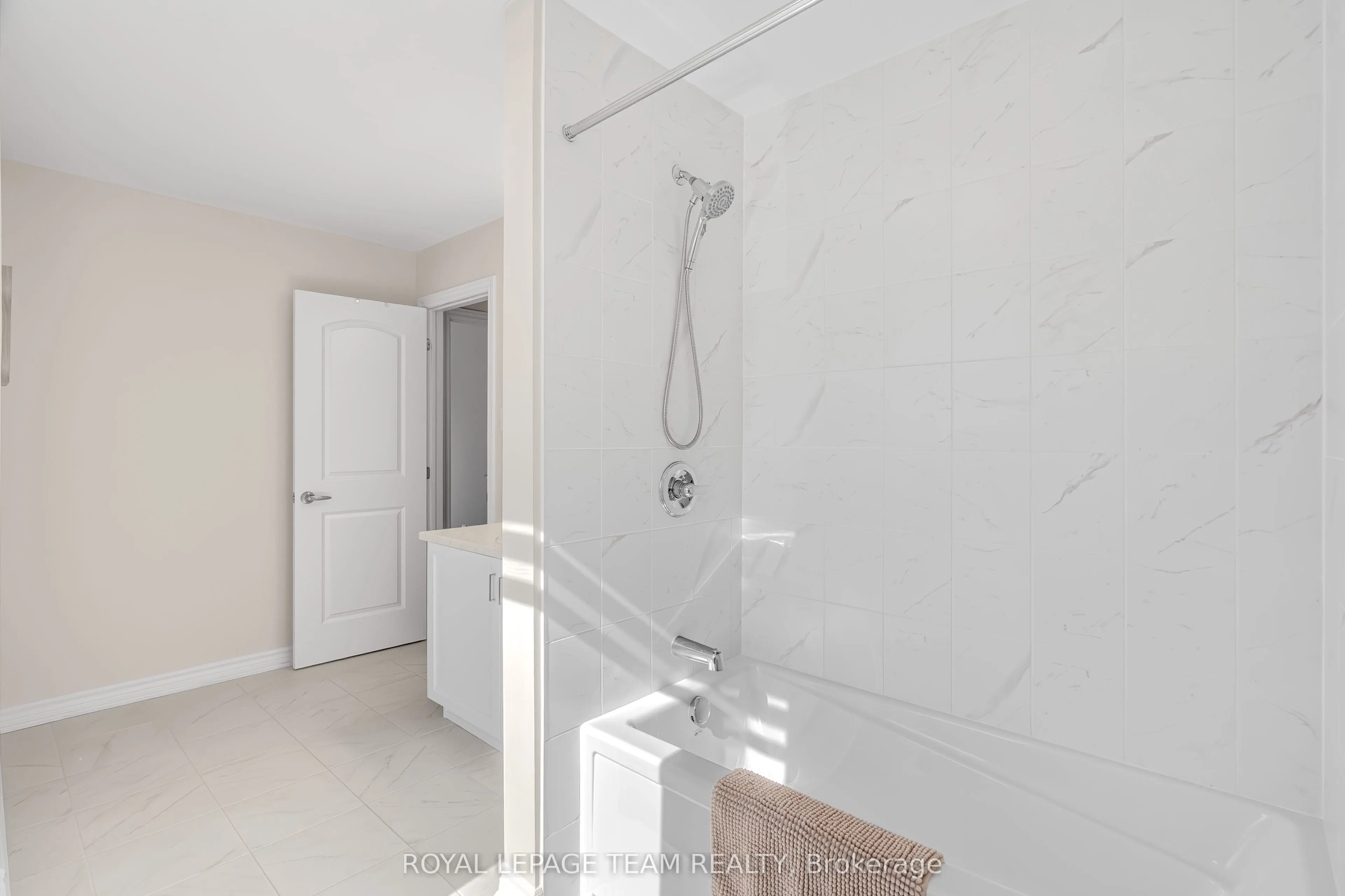 743 VENNECY Terrace