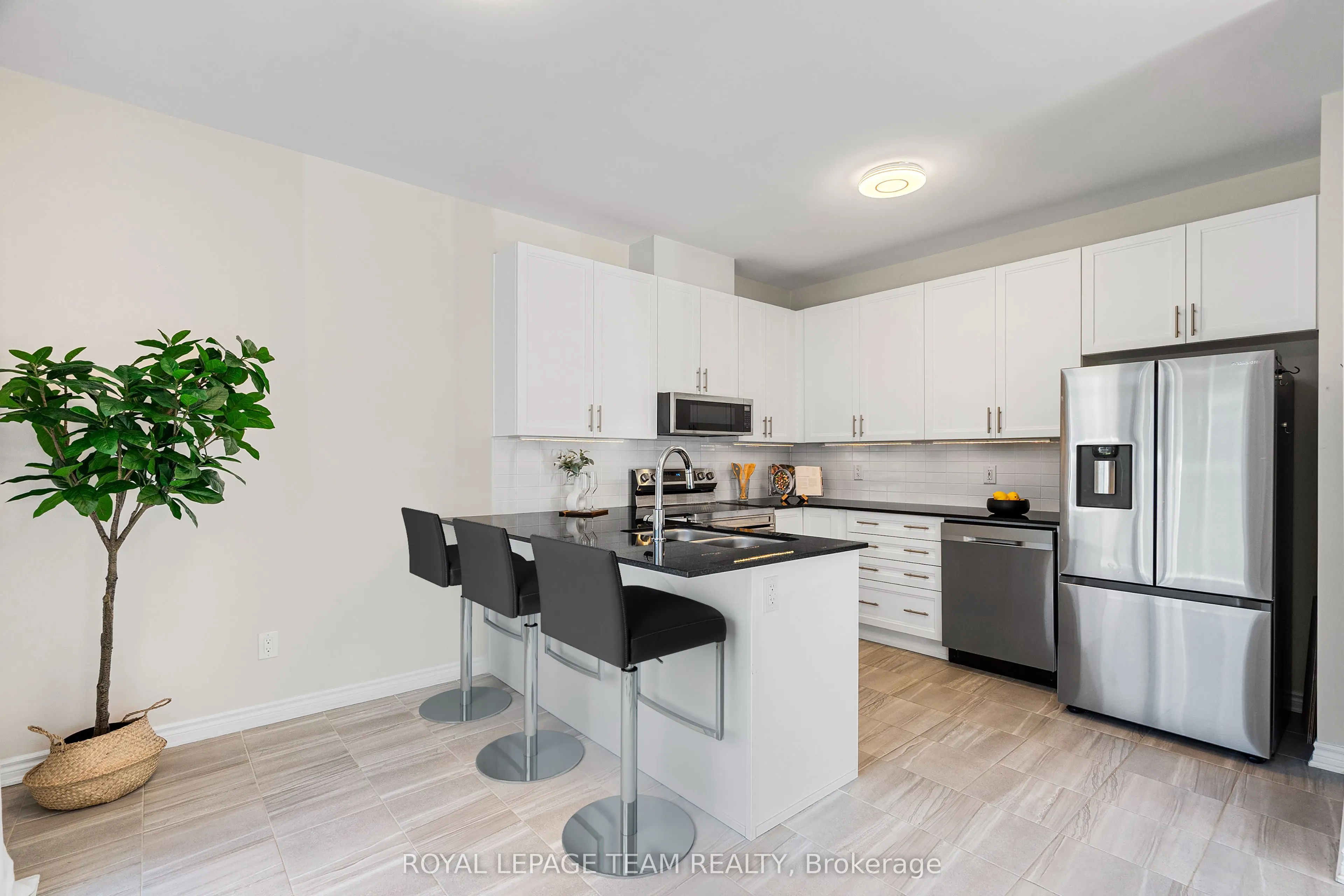 743 VENNECY Terrace