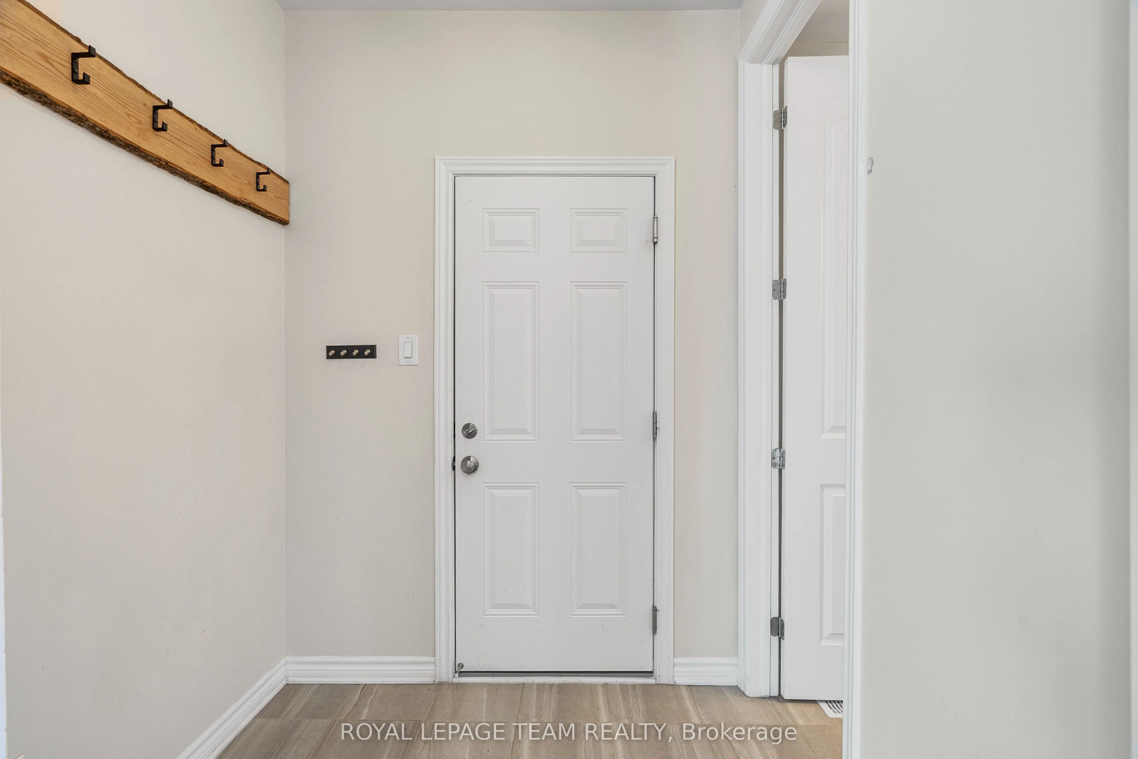 743 VENNECY Terrace