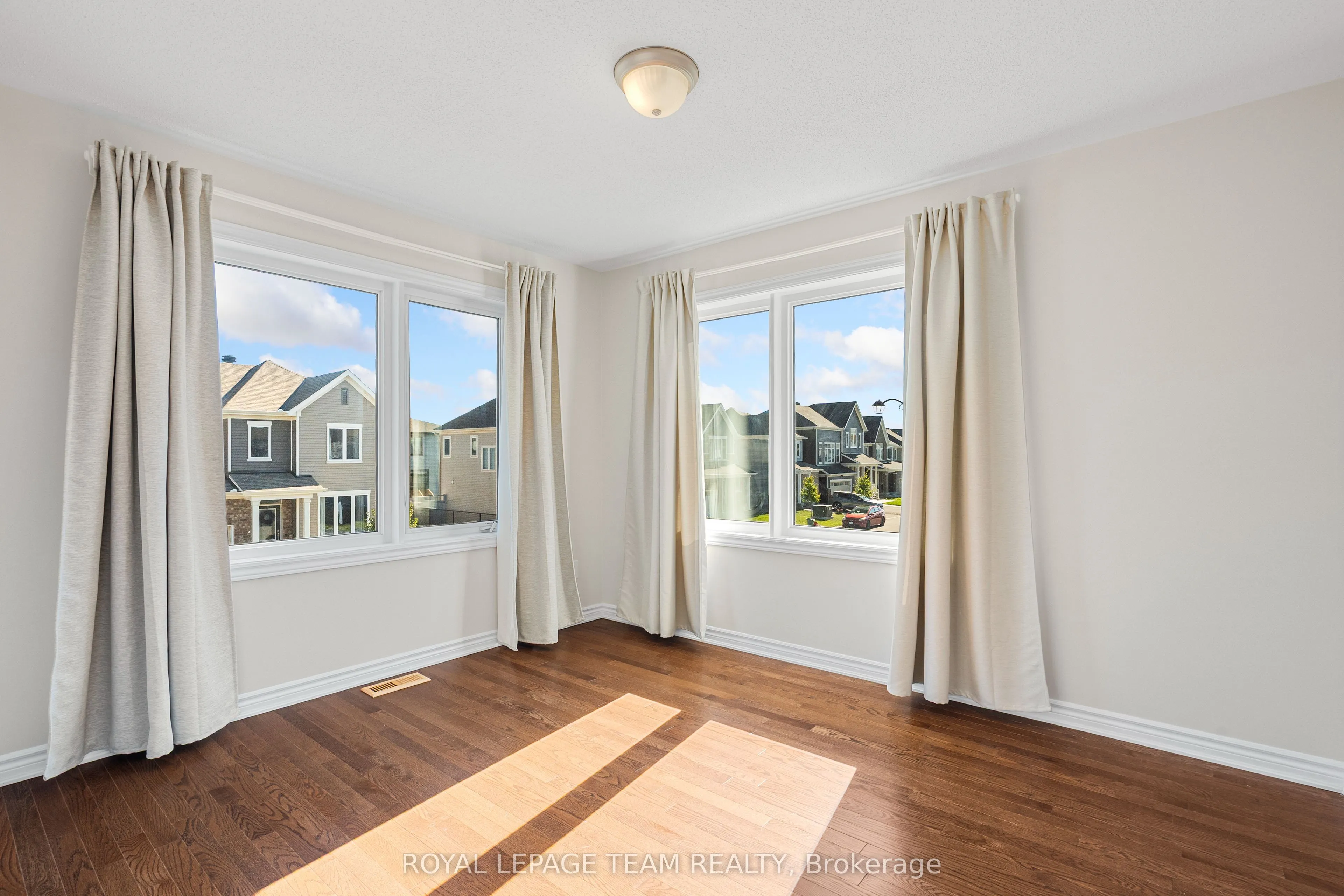 743 VENNECY Terrace