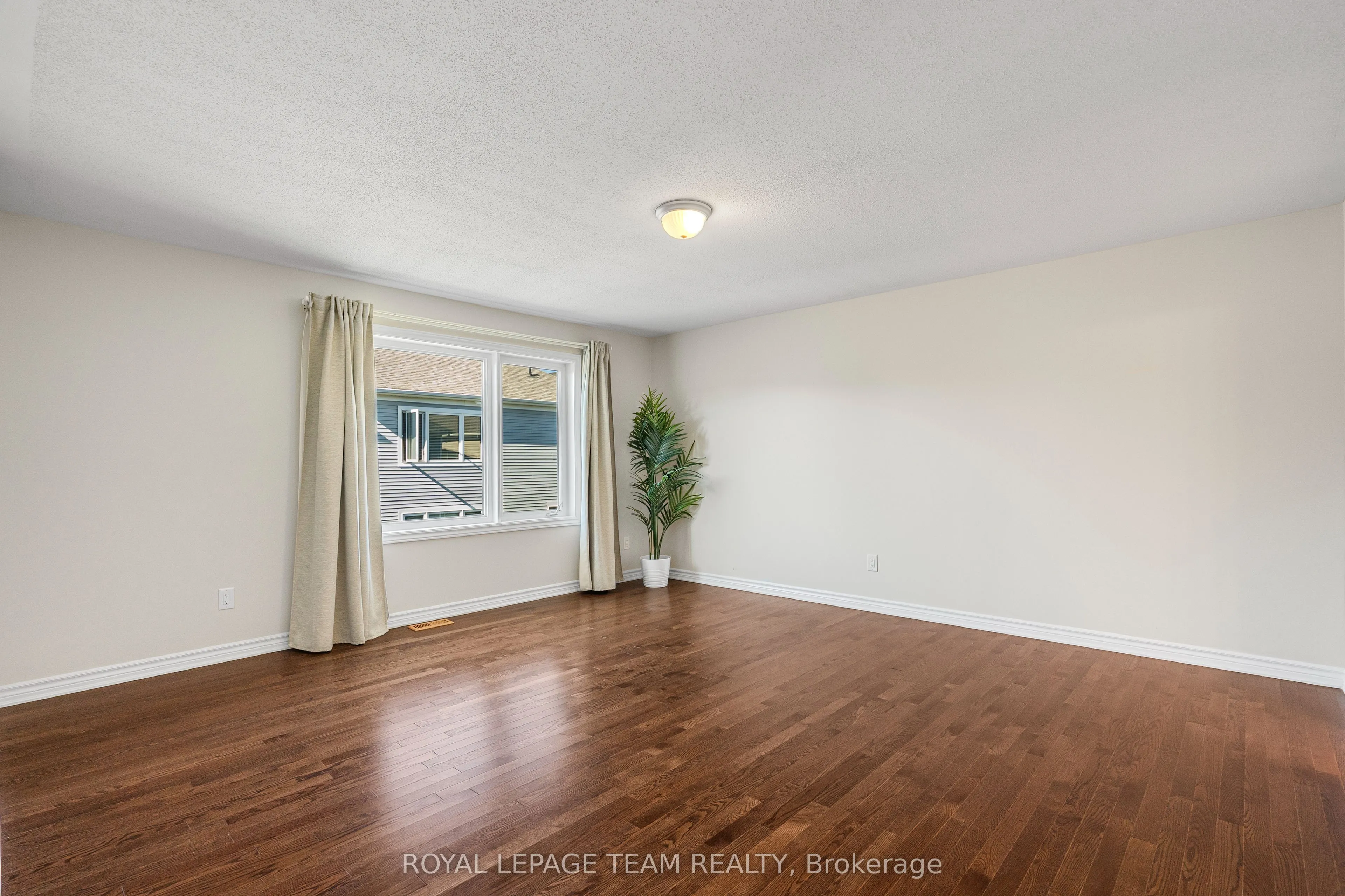 743 VENNECY Terrace