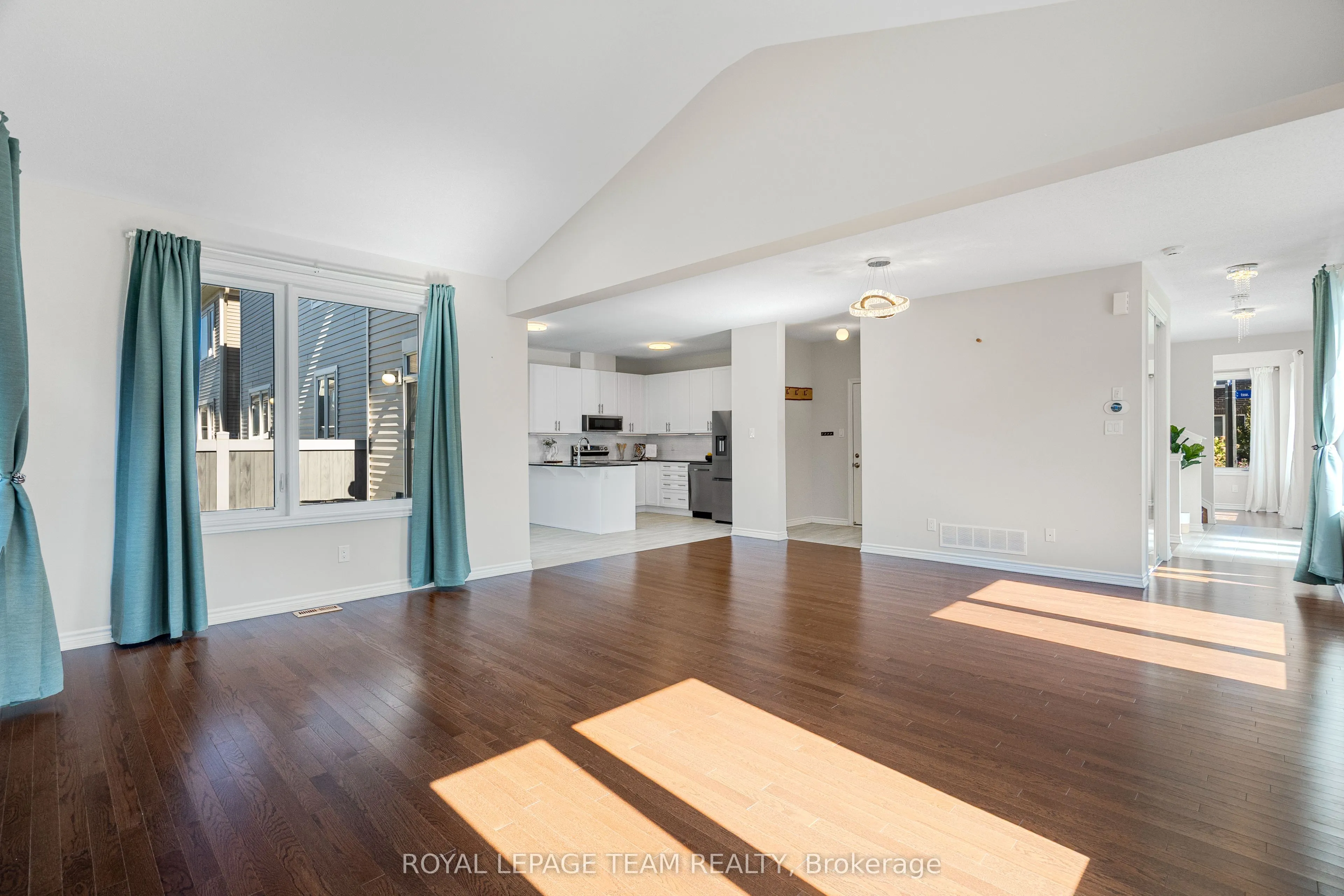 743 VENNECY Terrace