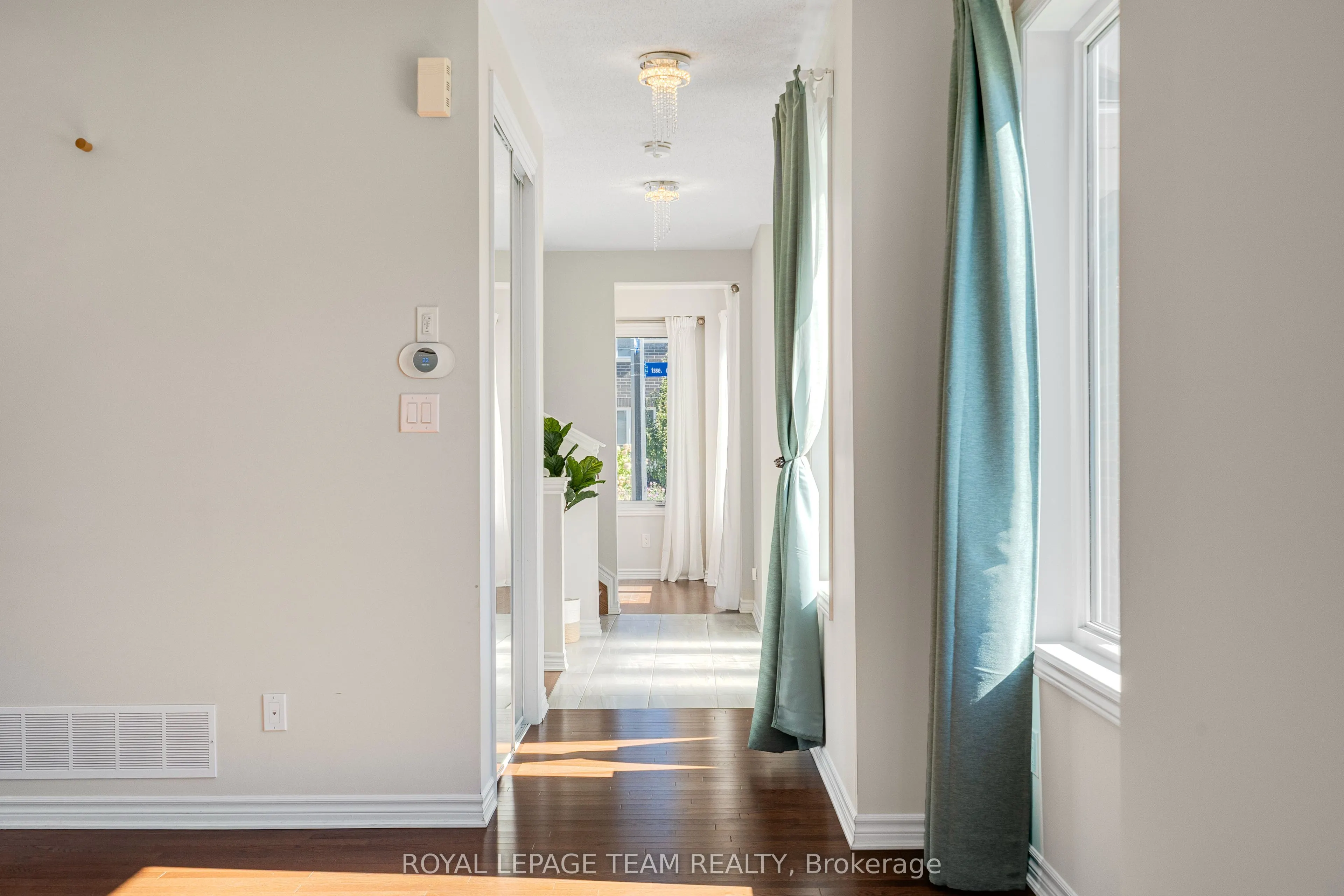 743 VENNECY Terrace