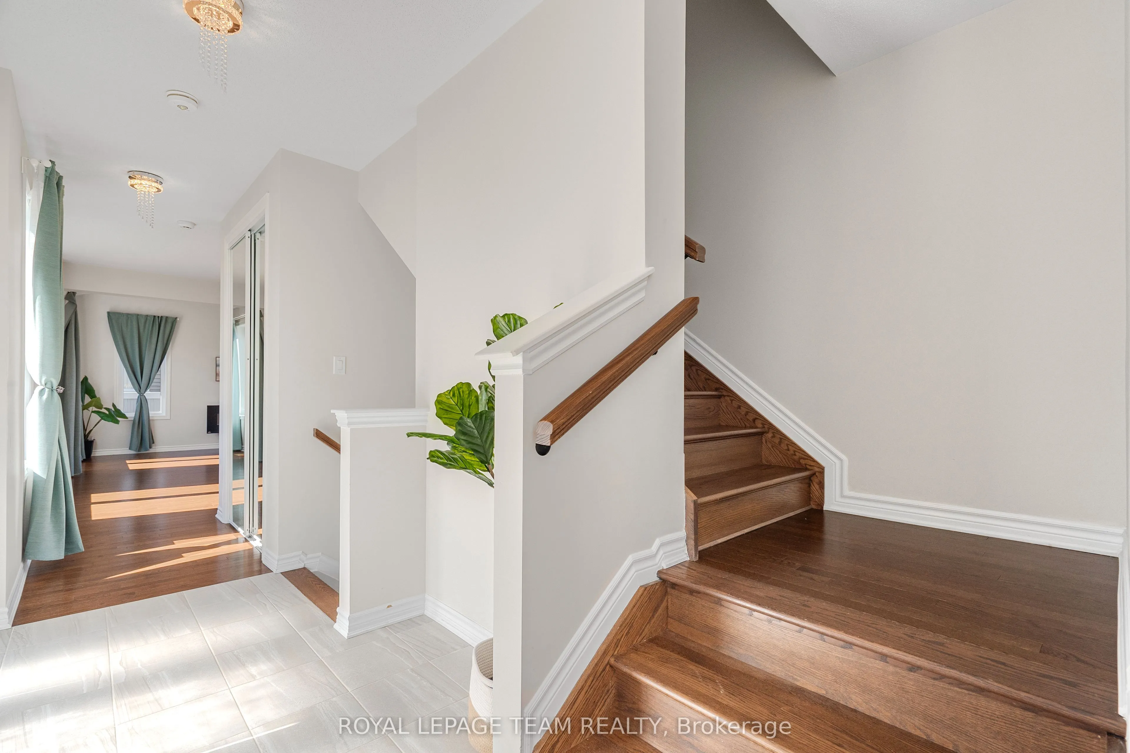 743 VENNECY Terrace