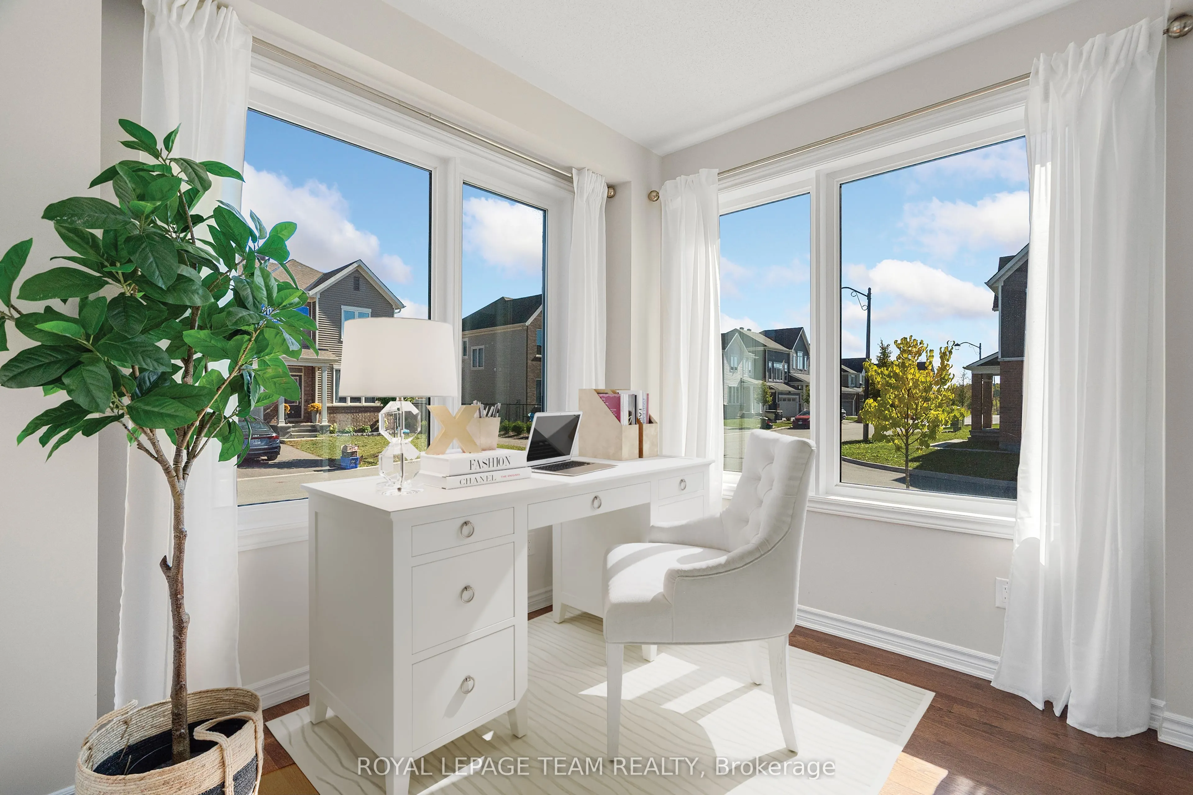 743 VENNECY Terrace