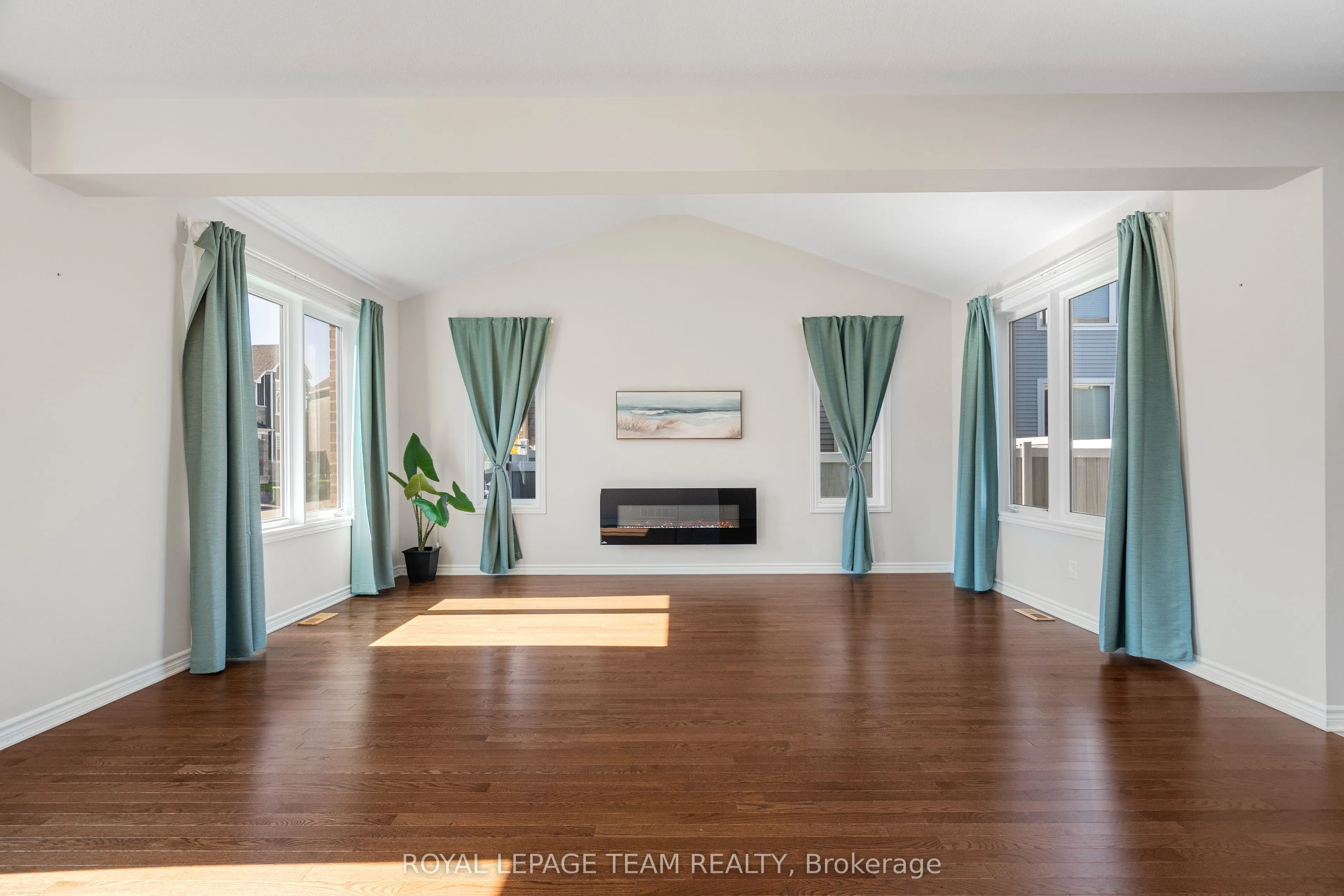 743 VENNECY Terrace