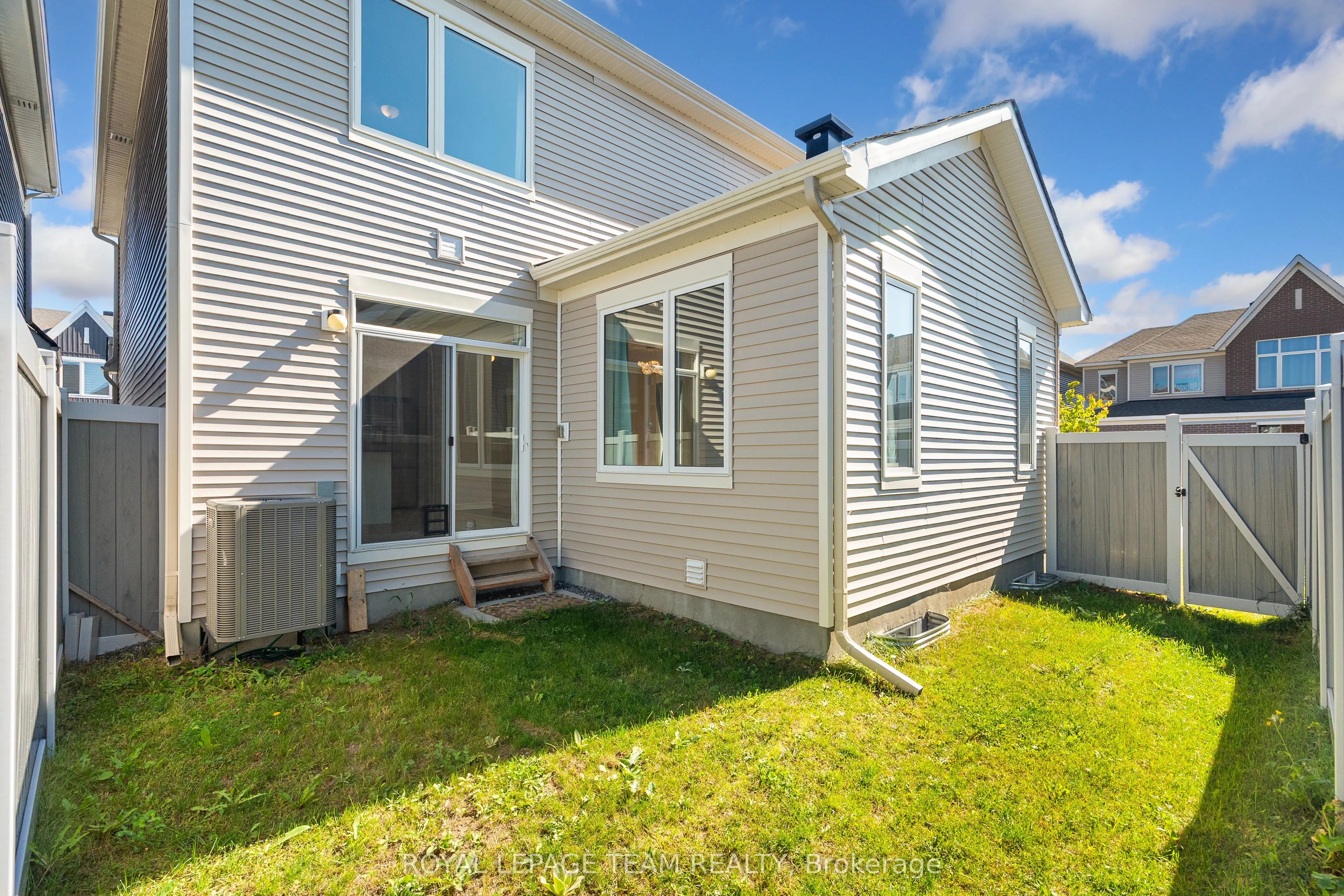 743 VENNECY Terrace