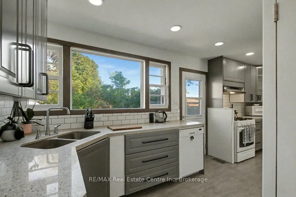11 Riverview Drive