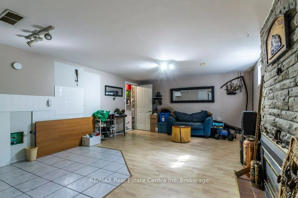 11 Riverview Drive