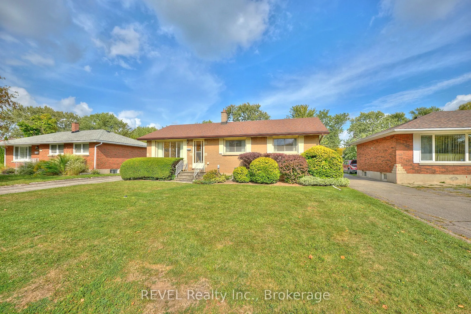 8580 Champlain Drive