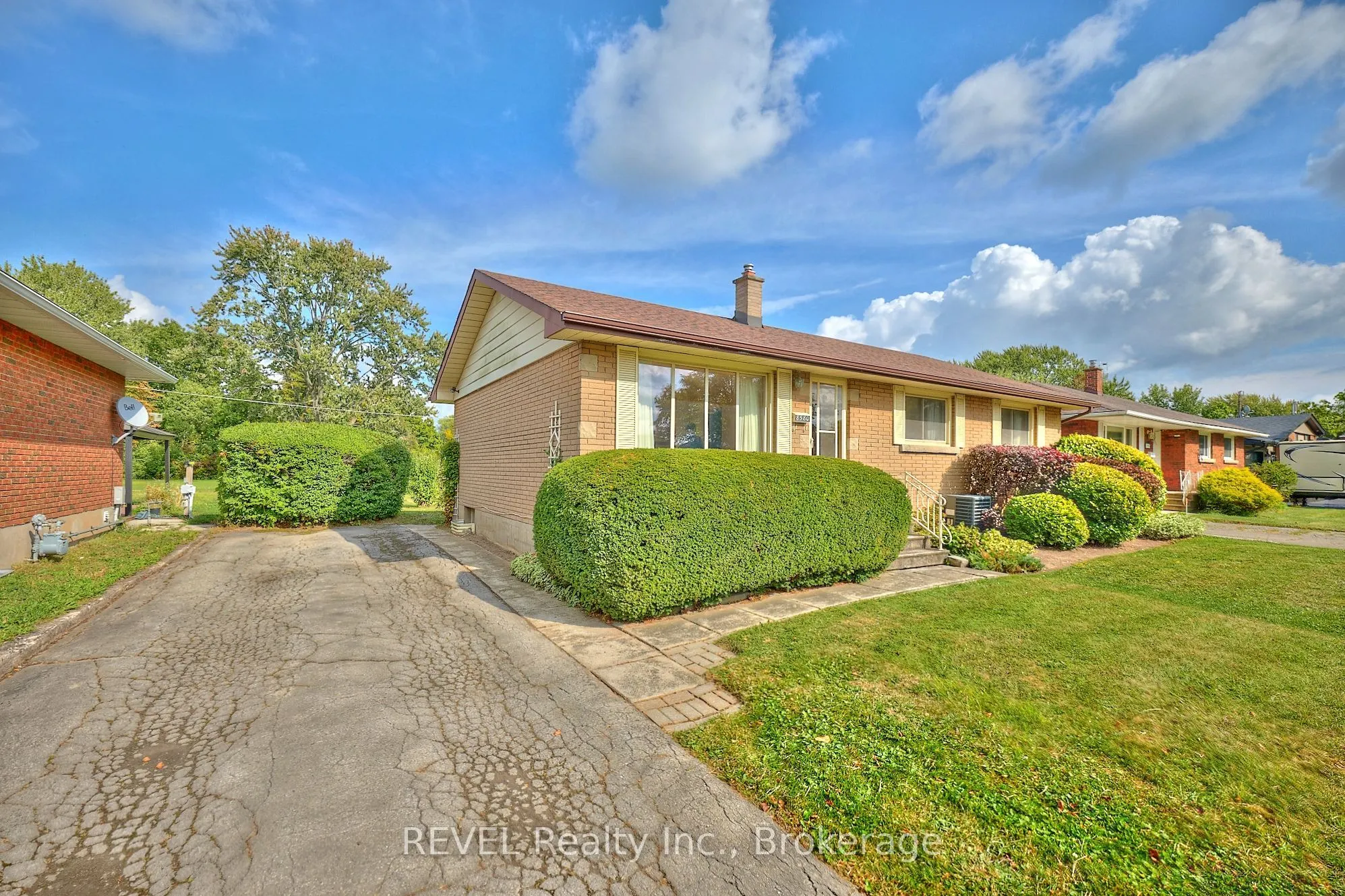 8580 Champlain Drive
