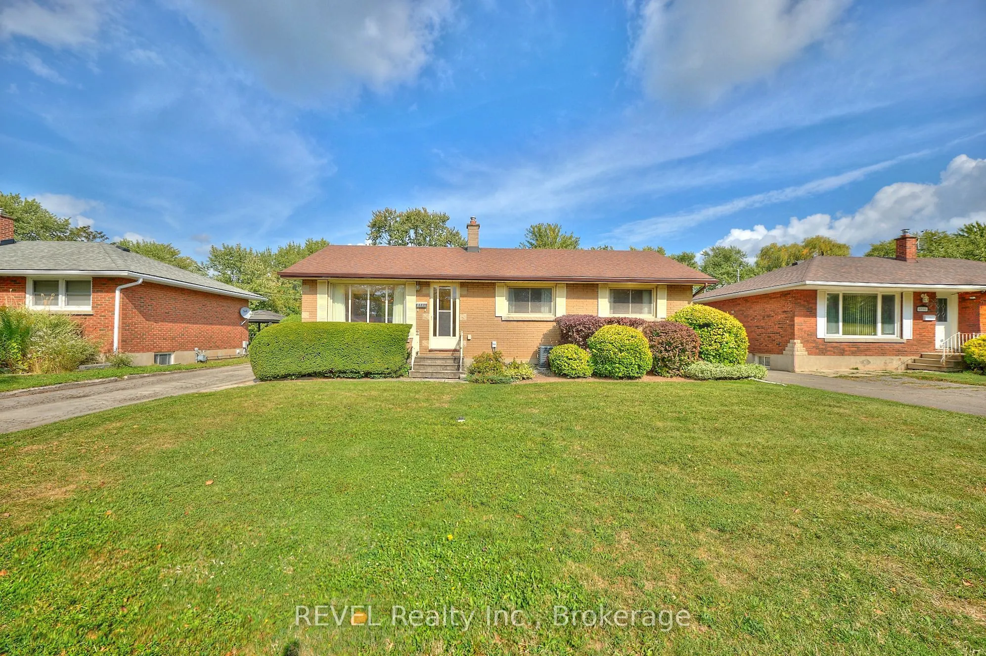 8580 Champlain Drive