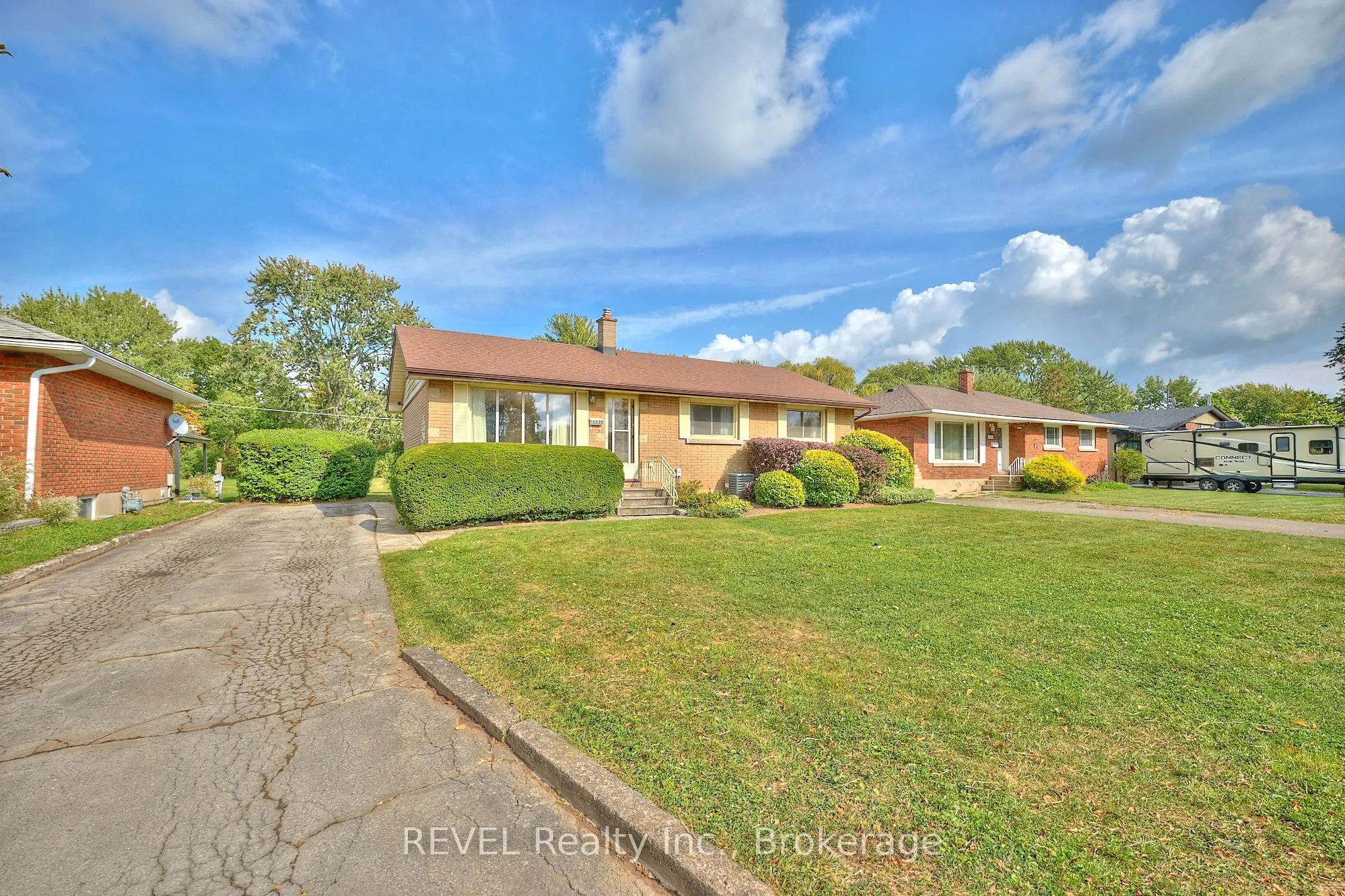 8580 Champlain Drive