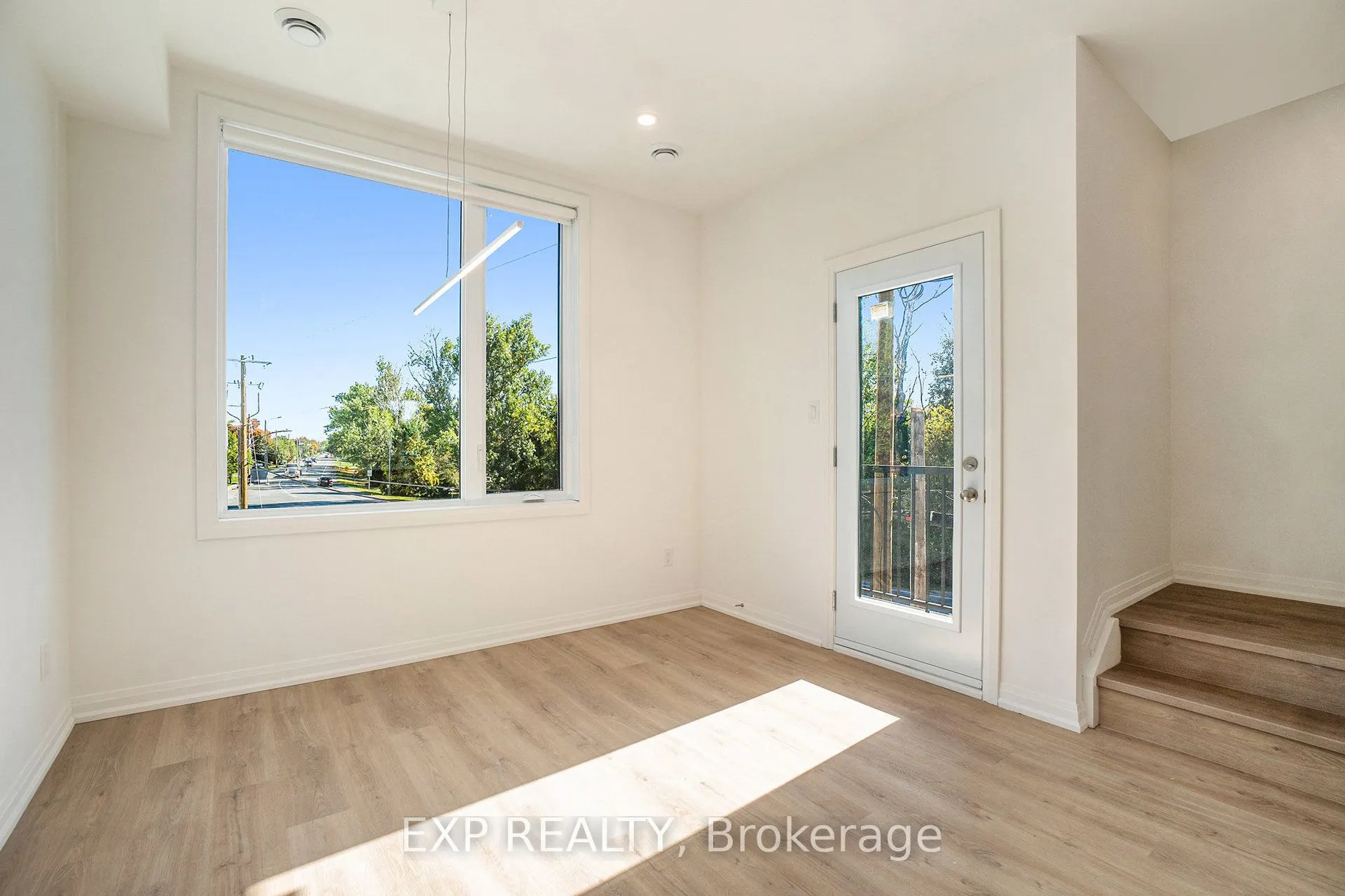 251 Castor Street, #8