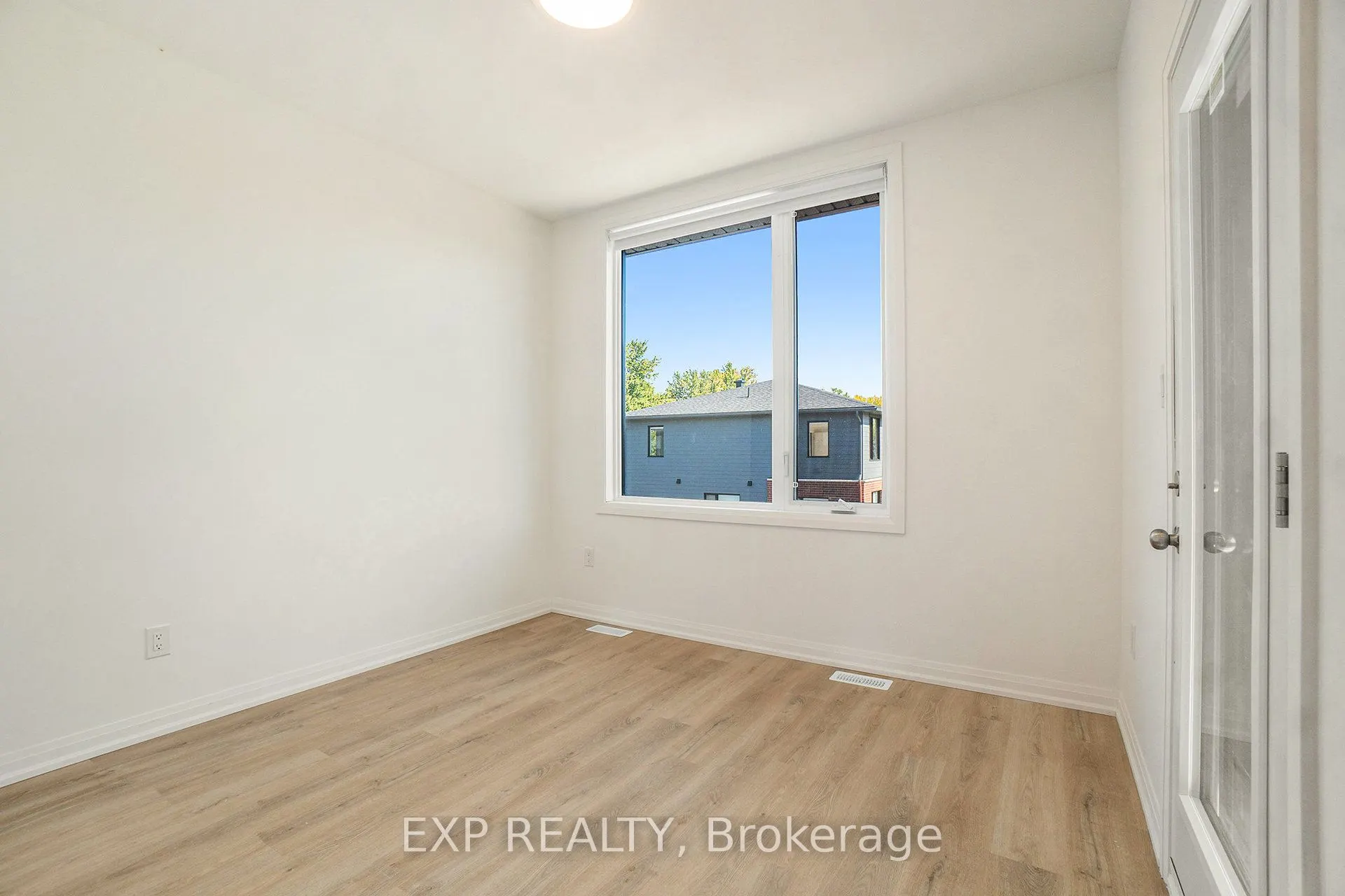 251 Castor Street, #8