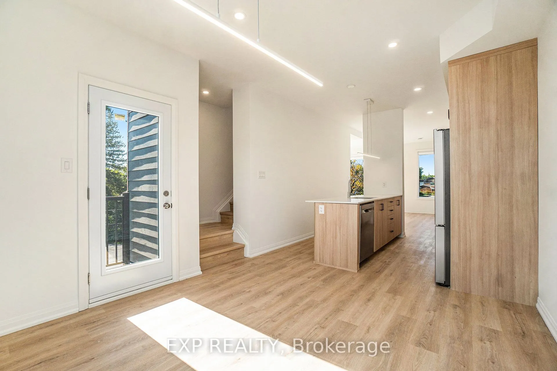 251 Castor Street, #8