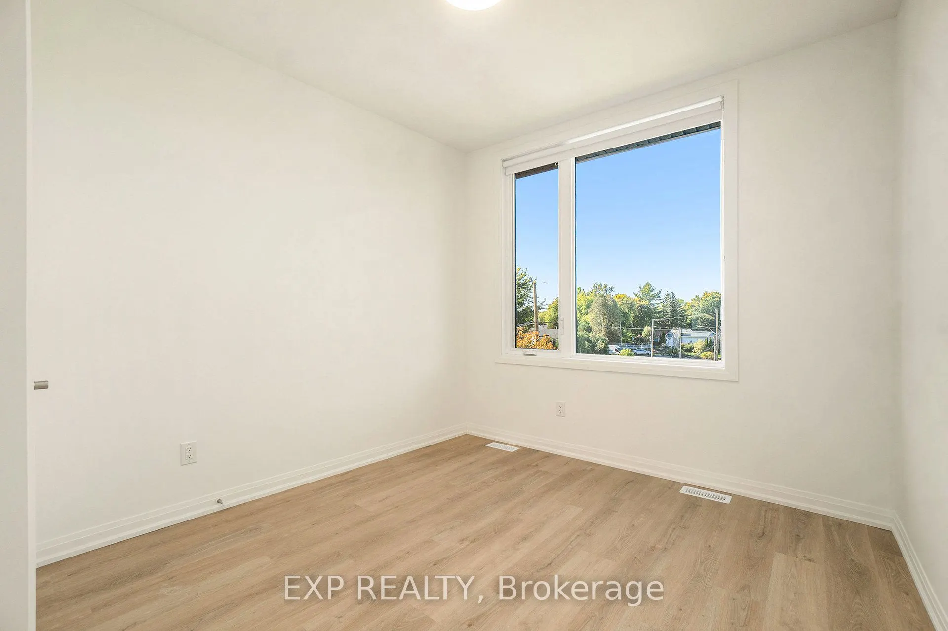 251 Castor Street, #8