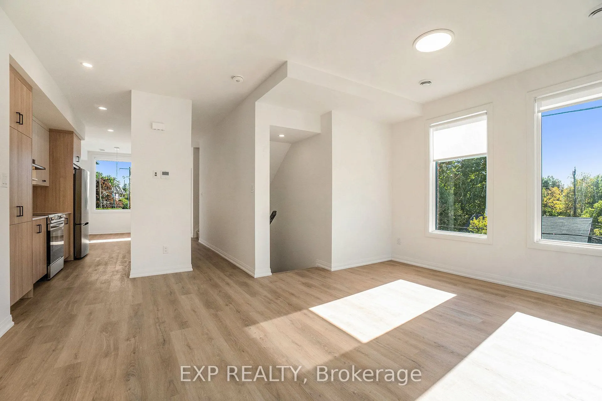 251 Castor Street, #8