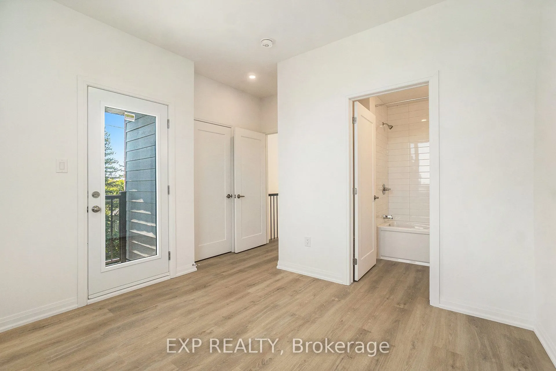 251 Castor Street, #8