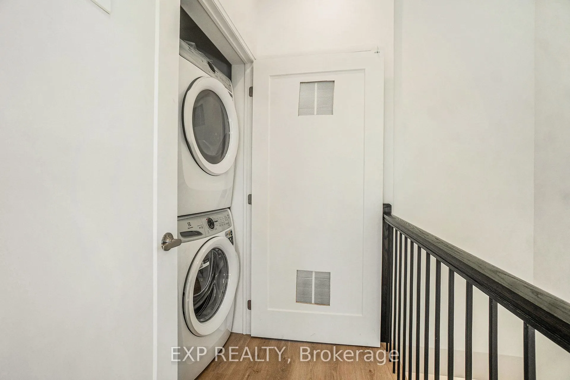 251 Castor Street, #8