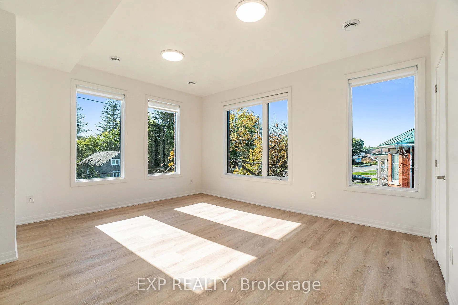 251 Castor Street, #8