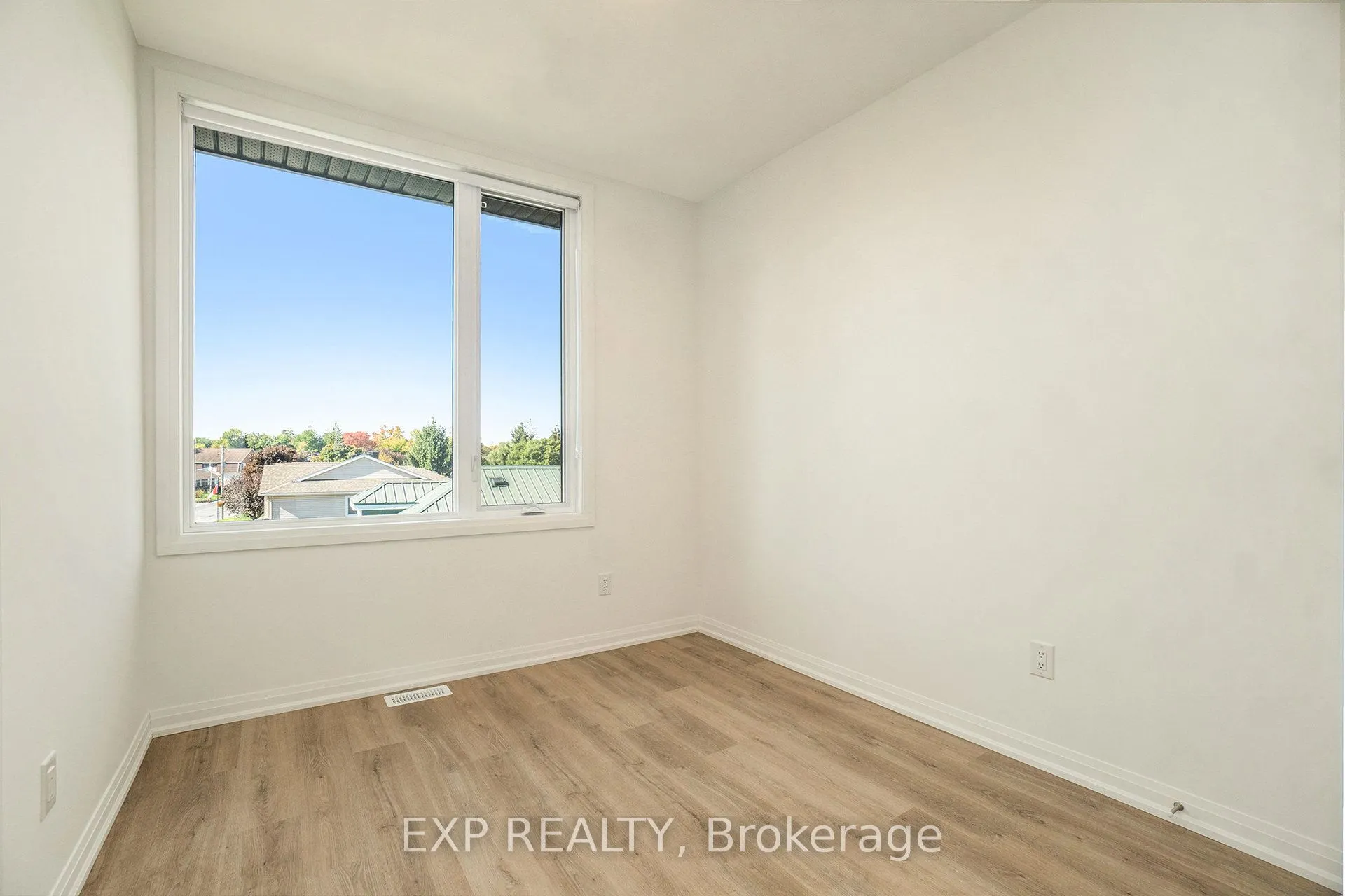 251 Castor Street, #8