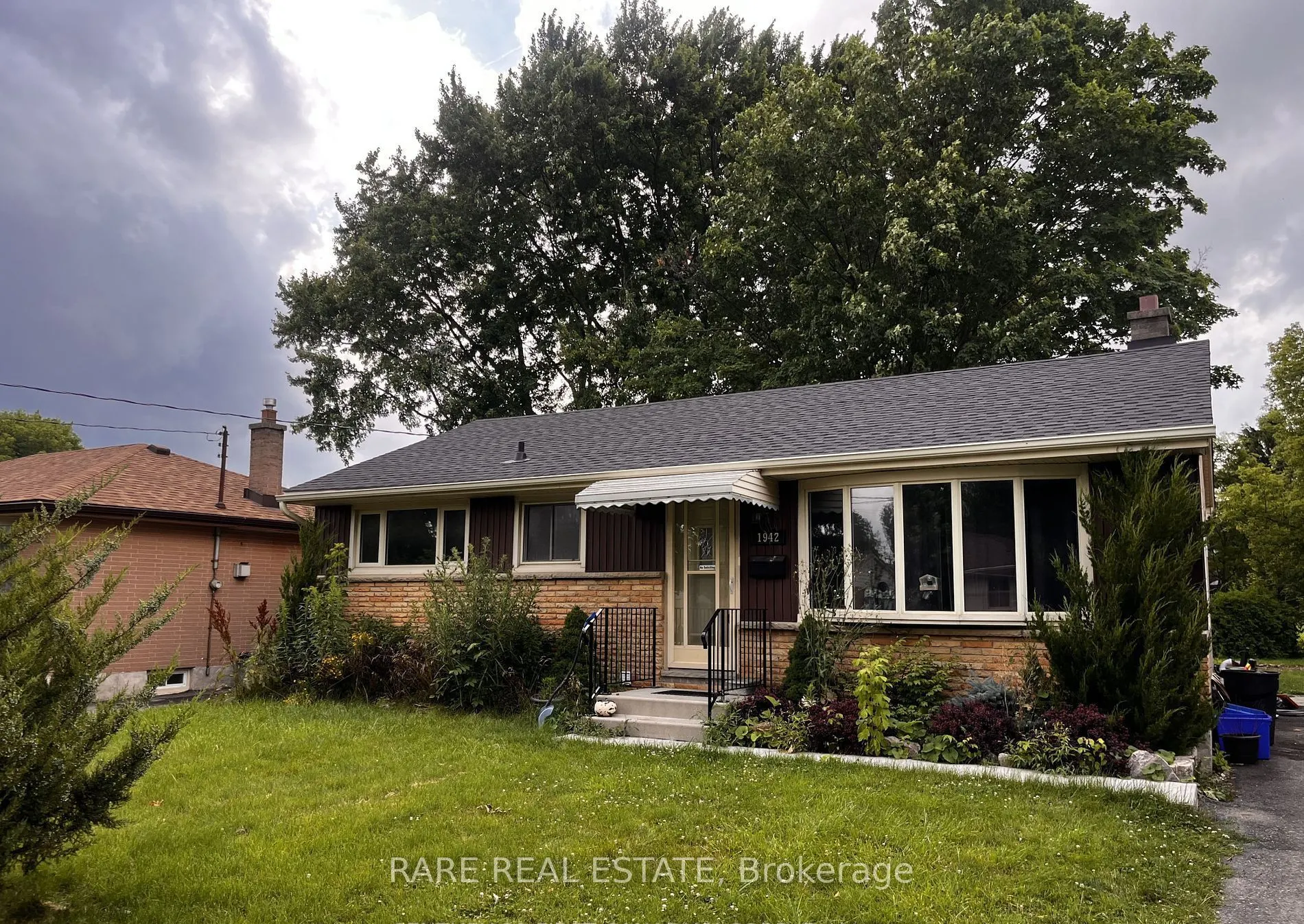 1942 Duluth Crescent