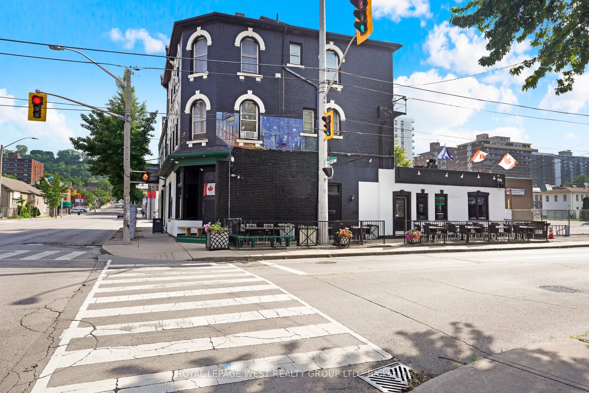 174 John Street S